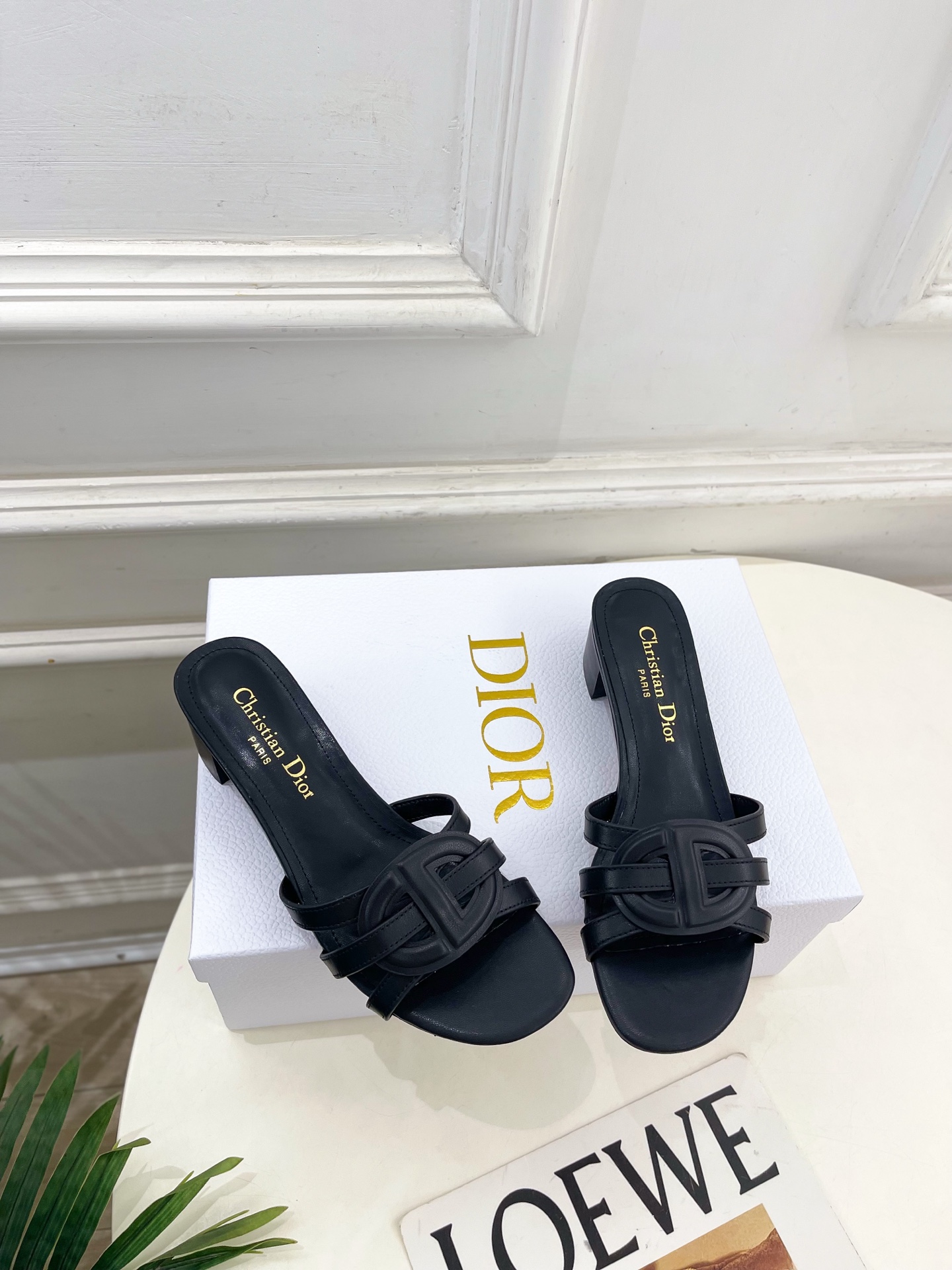 Dior | 迪奥 26𝐬𝐬 🧡💚2026春夏新品 顶级版本⚠️专柜主打新款 经典CD镂空交叉带平底 粗