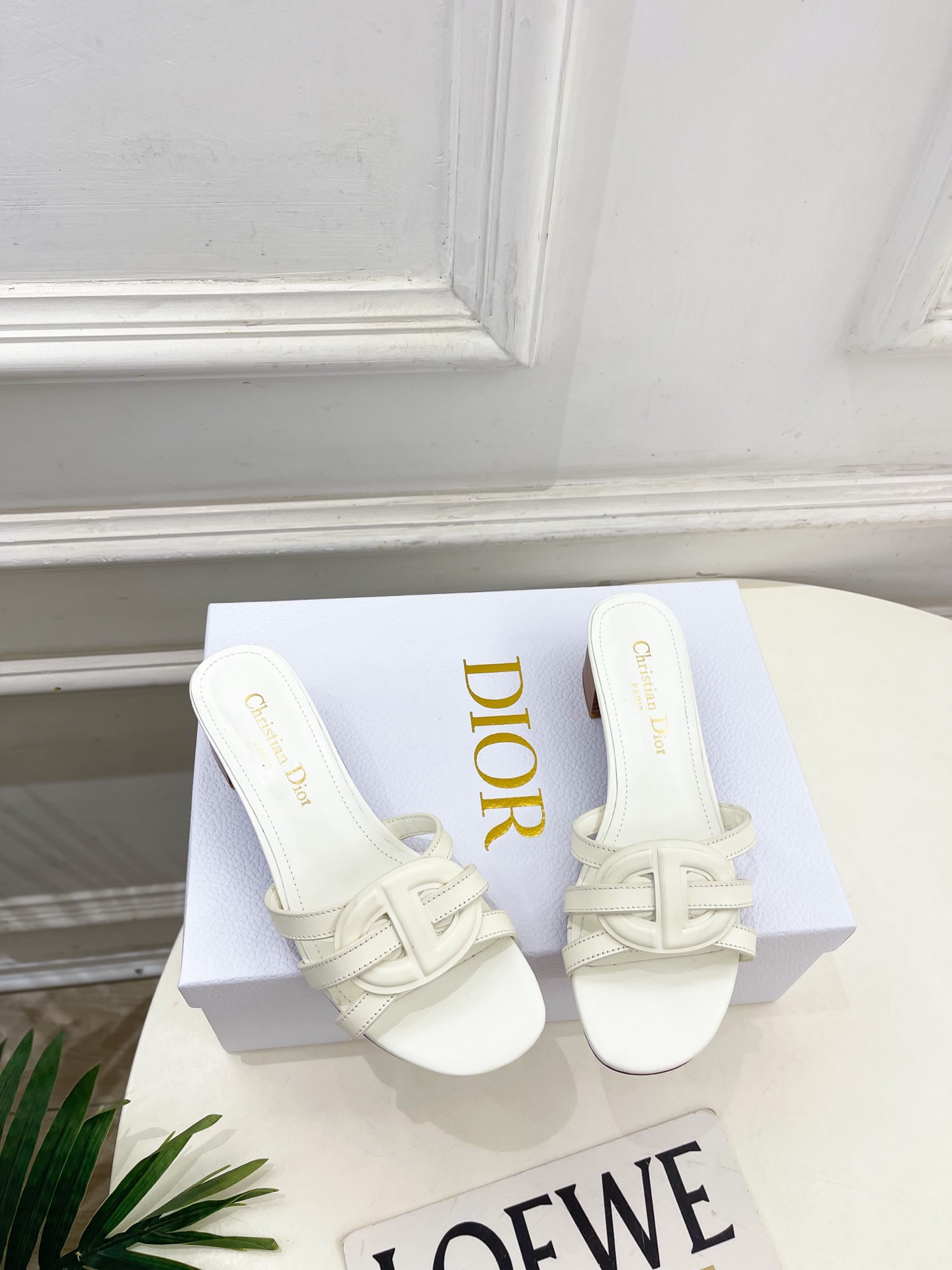 Dior | 迪奥 26𝐬𝐬 🧡💚2026春夏新品 顶级版本⚠️专柜主打新款 经典CD镂空交叉带平底 粗