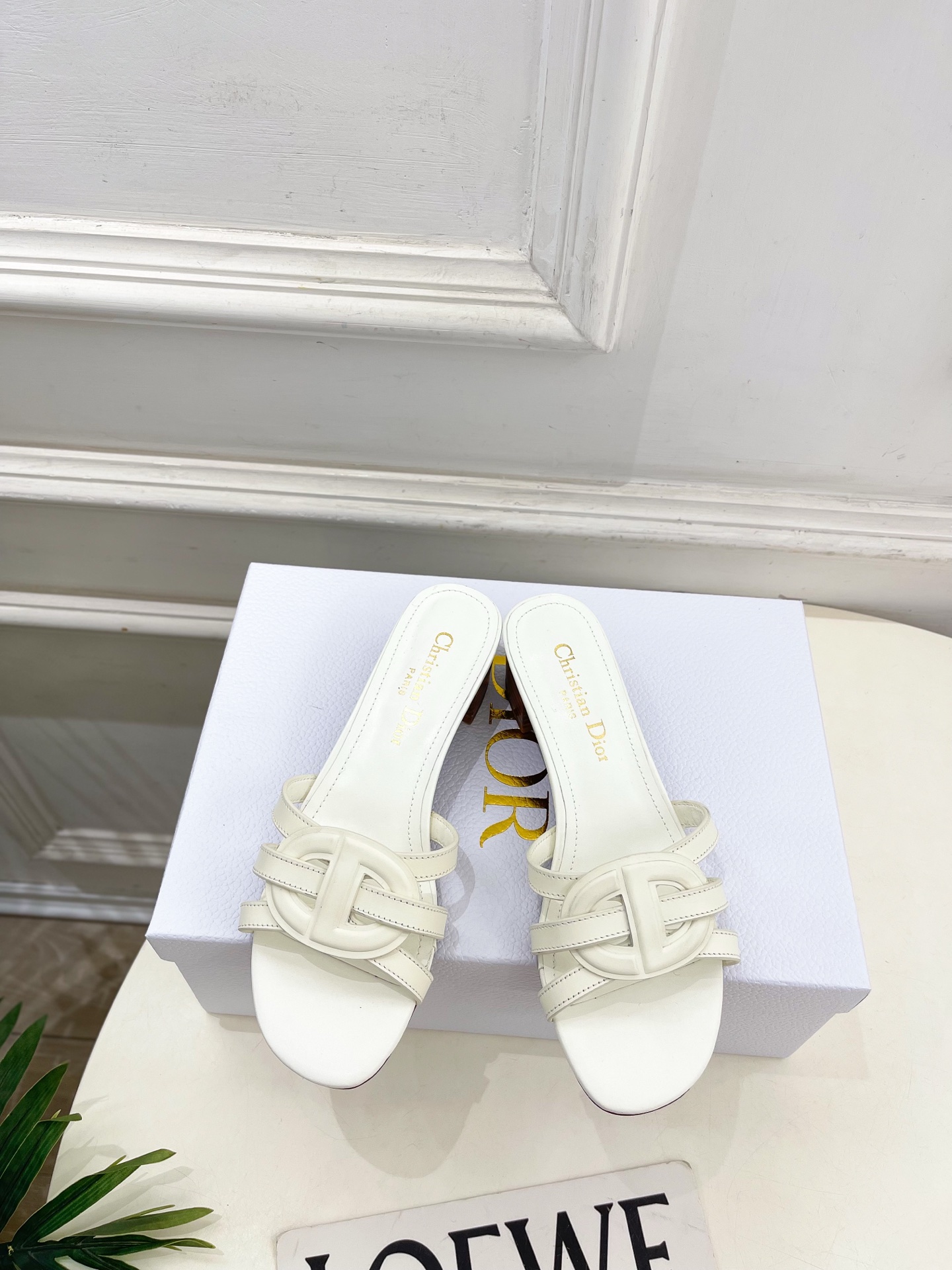 Dior | 迪奥 26𝐬𝐬 🧡💚2026春夏新品 顶级版本⚠️专柜主打新款 经典CD镂空交叉带平底 粗