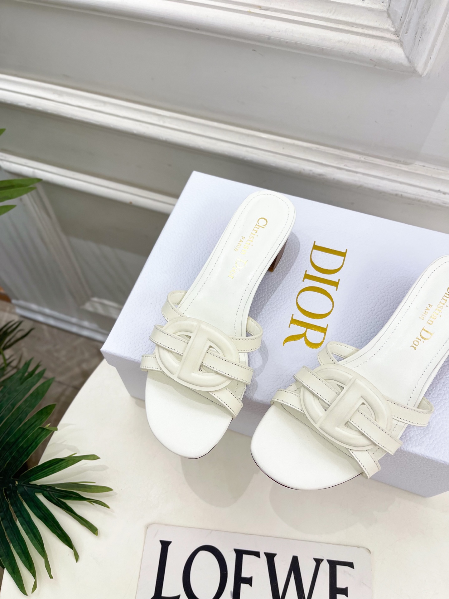 Dior | 迪奥 26𝐬𝐬 🧡💚2026春夏新品 顶级版本⚠️专柜主打新款 经典CD镂空交叉带平底 粗