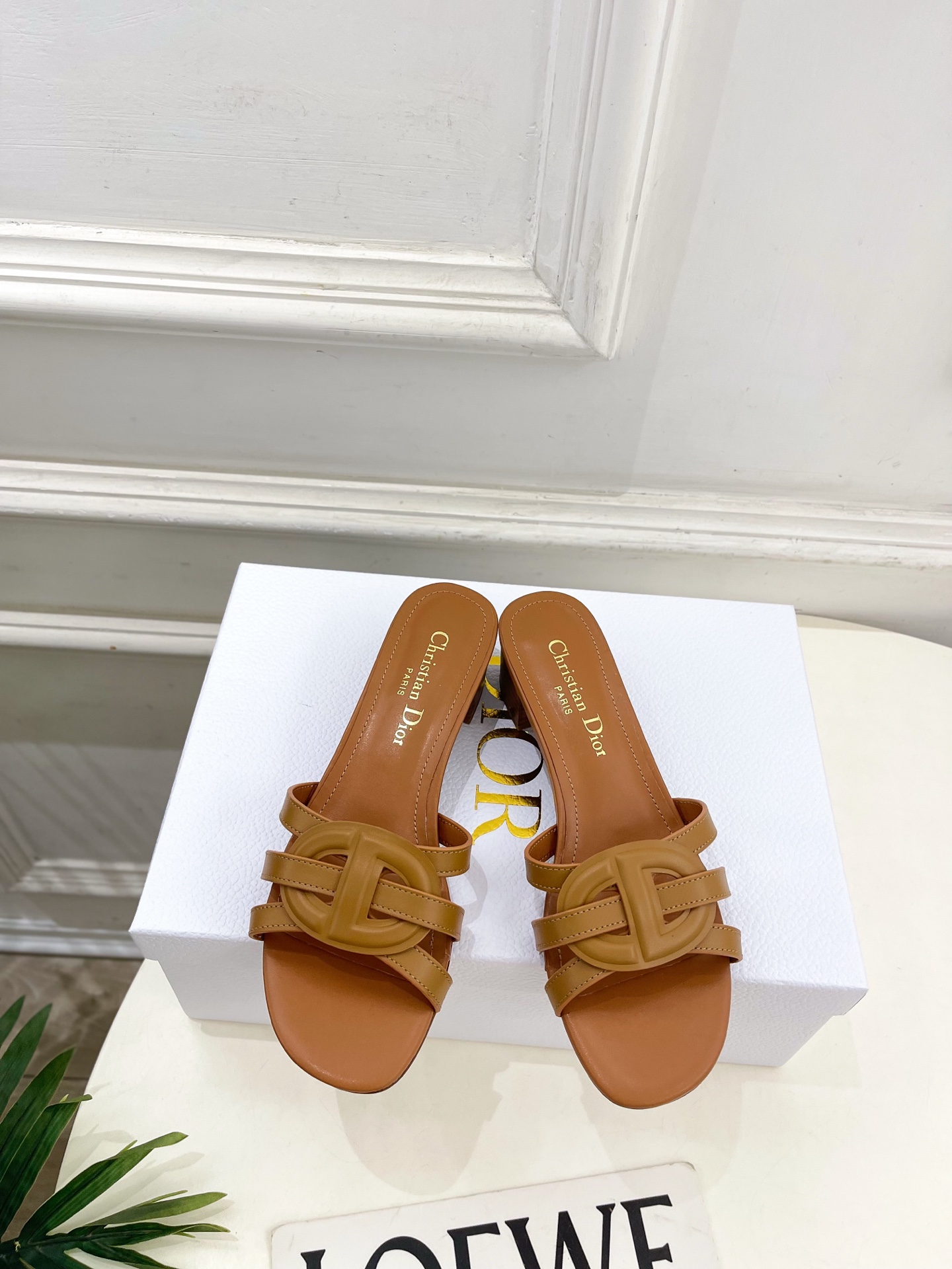 Dior | 迪奥 26𝐬𝐬 🧡💚2026春夏新品 顶级版本⚠️专柜主打新款 经典CD镂空交叉带平底 粗
