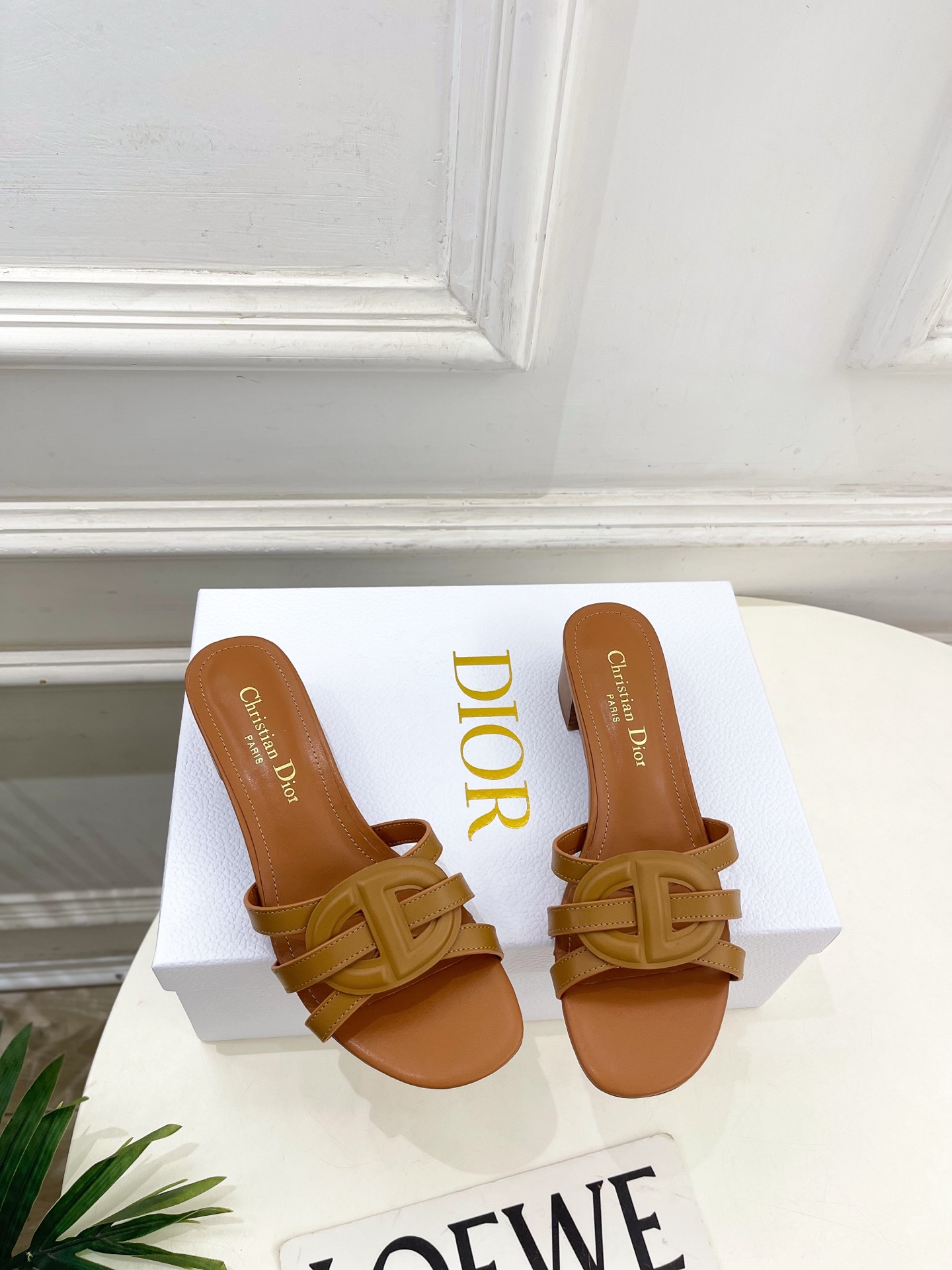 Dior | 迪奥 26𝐬𝐬 🧡💚2026春夏新品 顶级版本⚠️专柜主打新款 经典CD镂空交叉带平底 粗