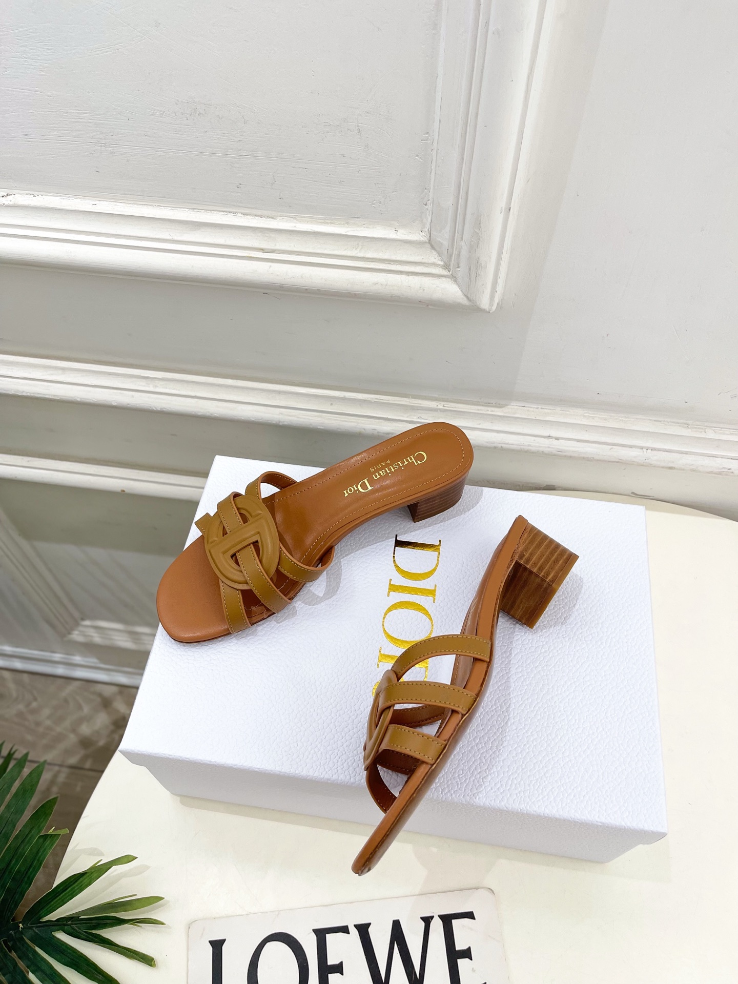 Dior | 迪奥 26𝐬𝐬 🧡💚2026春夏新品 顶级版本⚠️专柜主打新款 经典CD镂空交叉带平底 粗