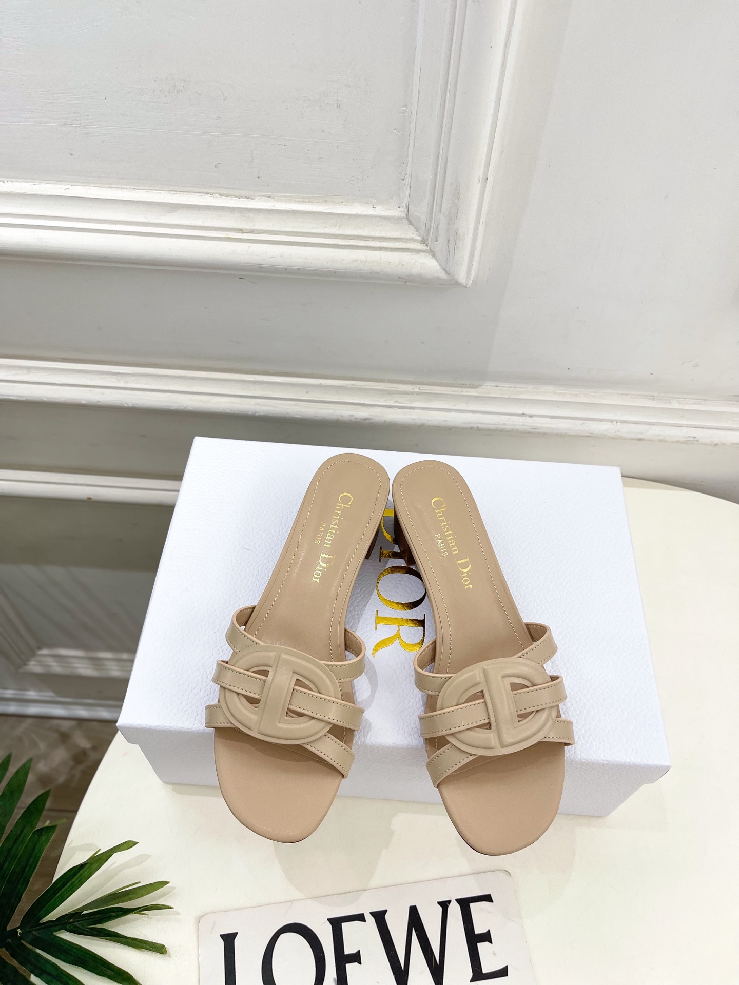 Dior | 迪奥 26𝐬𝐬 🧡💚2026春夏新品 顶级版本⚠️专柜主打新款 经典CD镂空交叉带平底 粗