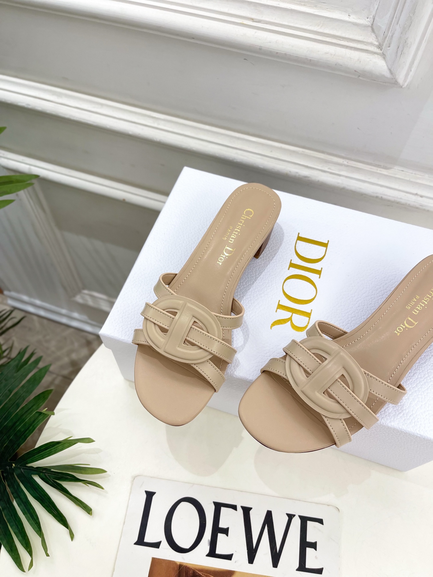 Dior | 迪奥 26𝐬𝐬 🧡💚2026春夏新品 顶级版本⚠️专柜主打新款 经典CD镂空交叉带平底 粗