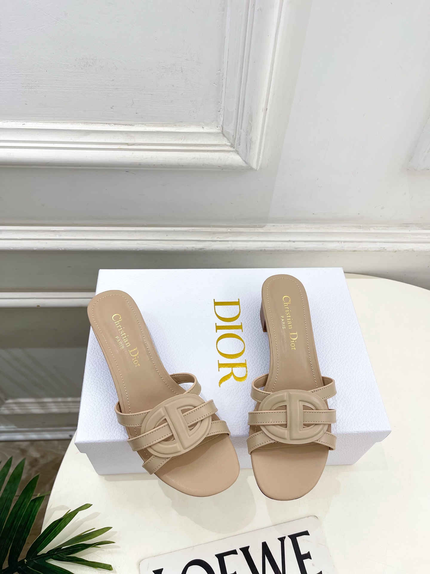 Dior | 迪奥 26𝐬𝐬 🧡💚2026春夏新品 顶级版本⚠️专柜主打新款 经典CD镂空交叉带平底 粗