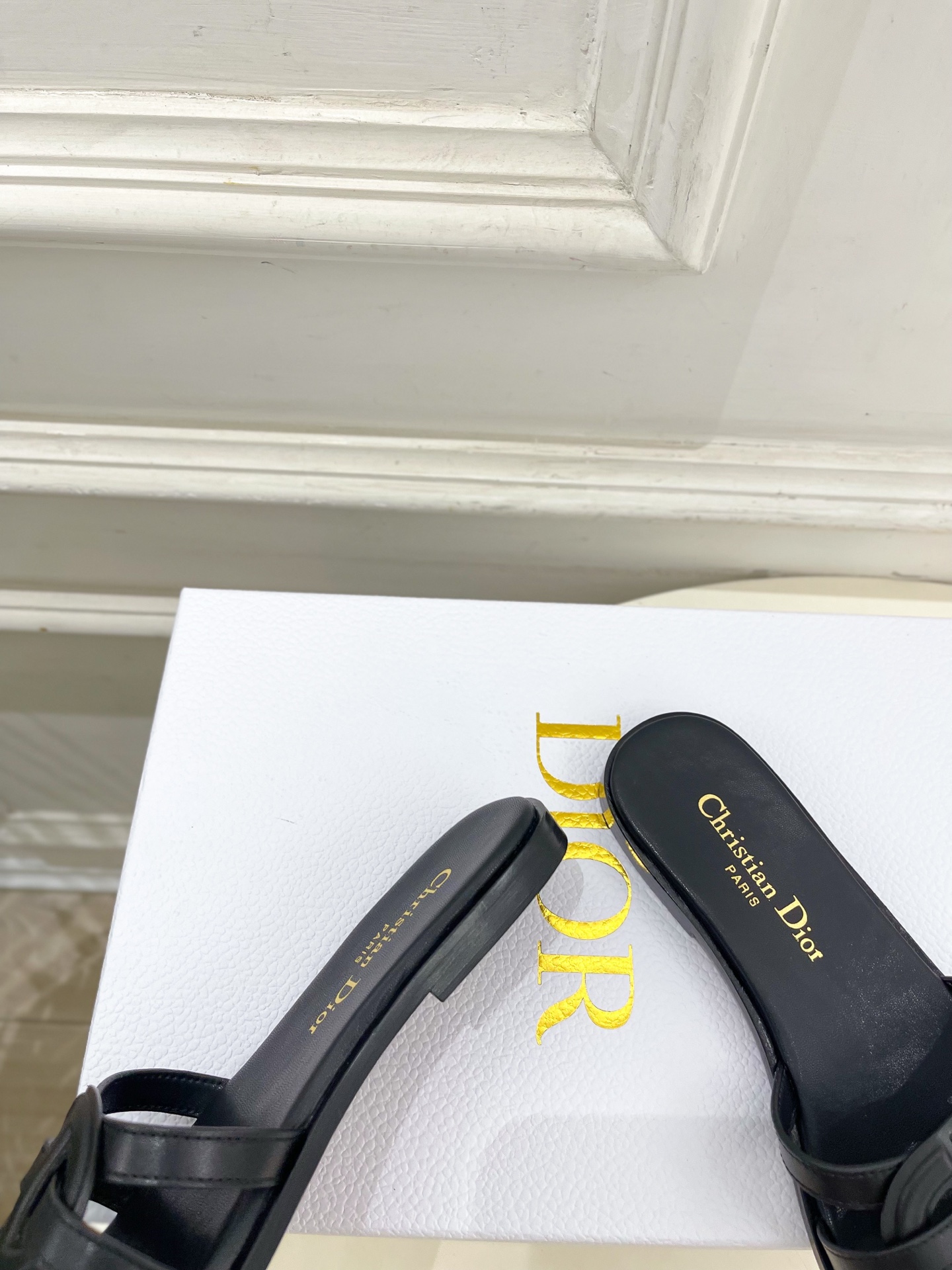 Dior | 迪奥 26𝐬𝐬 🧡💚2026春夏新品 顶级版本⚠️专柜主打新款 经典CD镂空交叉带平底 粗