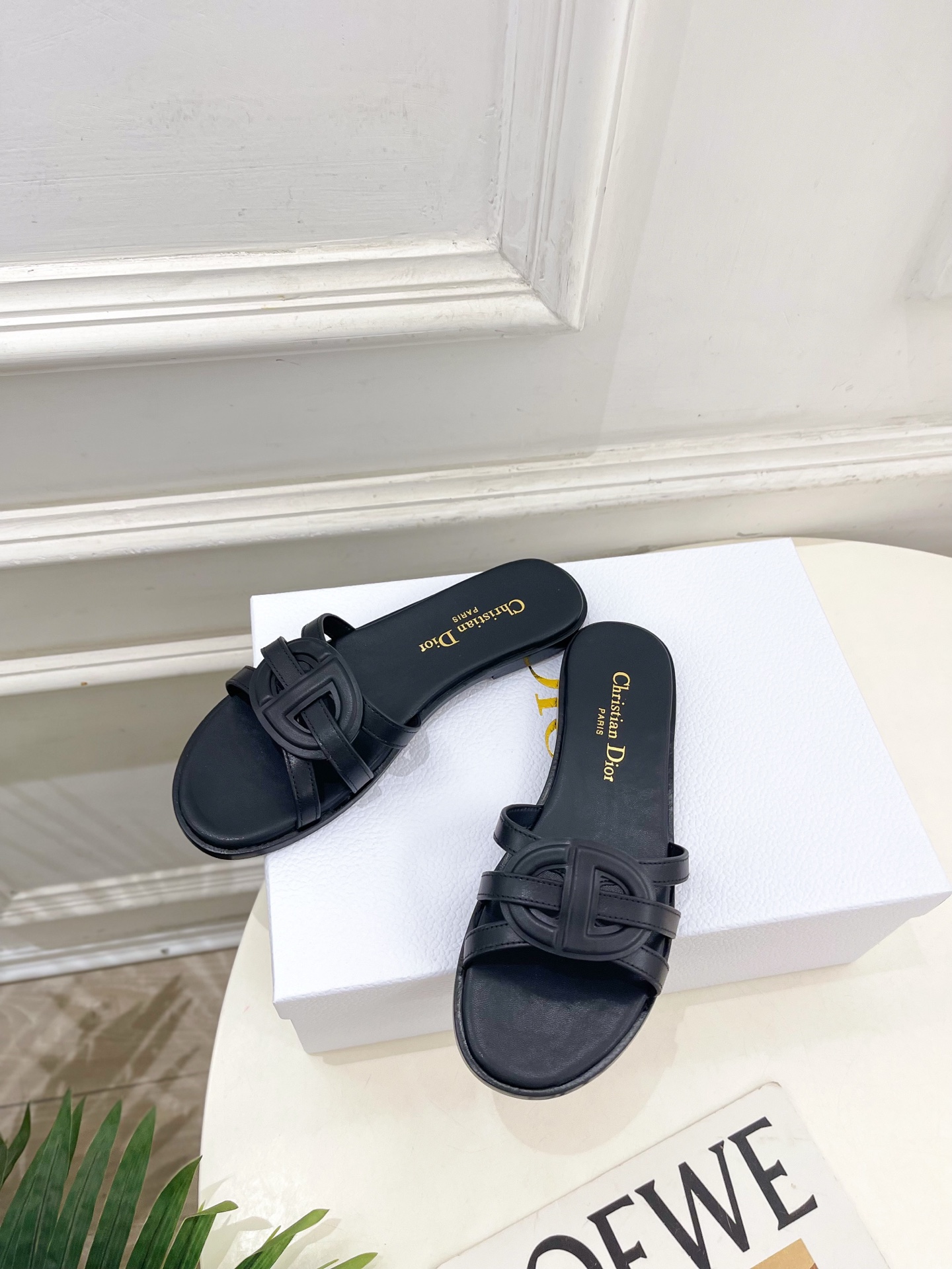 Dior | 迪奥 26𝐬𝐬 🧡💚2026春夏新品 顶级版本⚠️专柜主打新款 经典CD镂空交叉带平底 粗