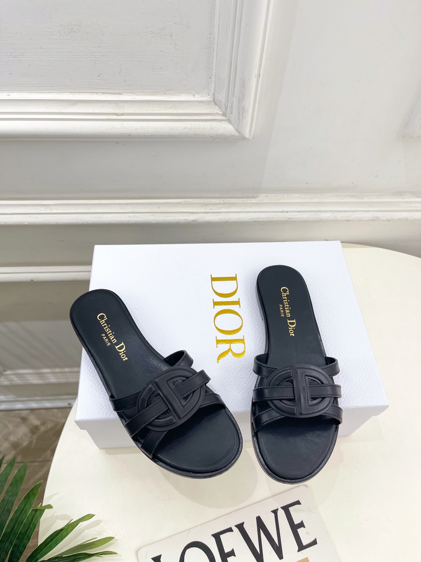 Dior | 迪奥 26𝐬𝐬 🧡💚2026春夏新品 顶级版本⚠️专柜主打新款 经典CD镂空交叉带平底 粗