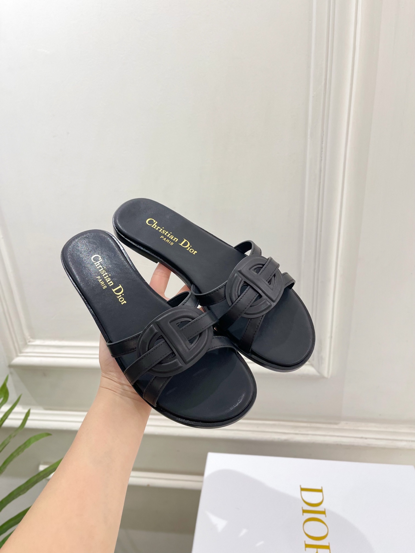 Dior | 迪奥 26𝐬𝐬 🧡💚2026春夏新品 顶级版本⚠️专柜主打新款 经典CD镂空交叉带平底 粗
