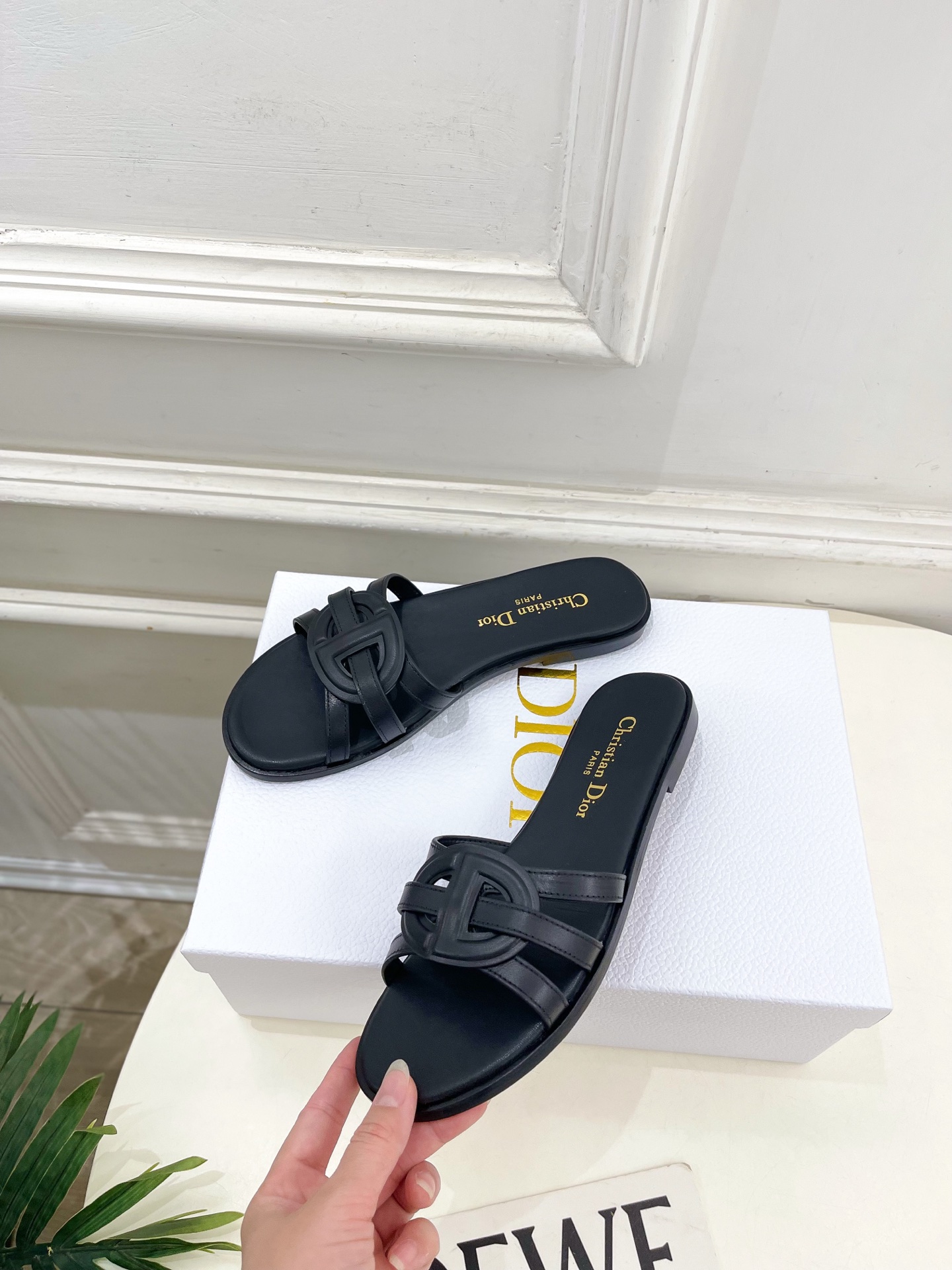 Dior | 迪奥 26𝐬𝐬 🧡💚2026春夏新品 顶级版本⚠️专柜主打新款 经典CD镂空交叉带平底 粗