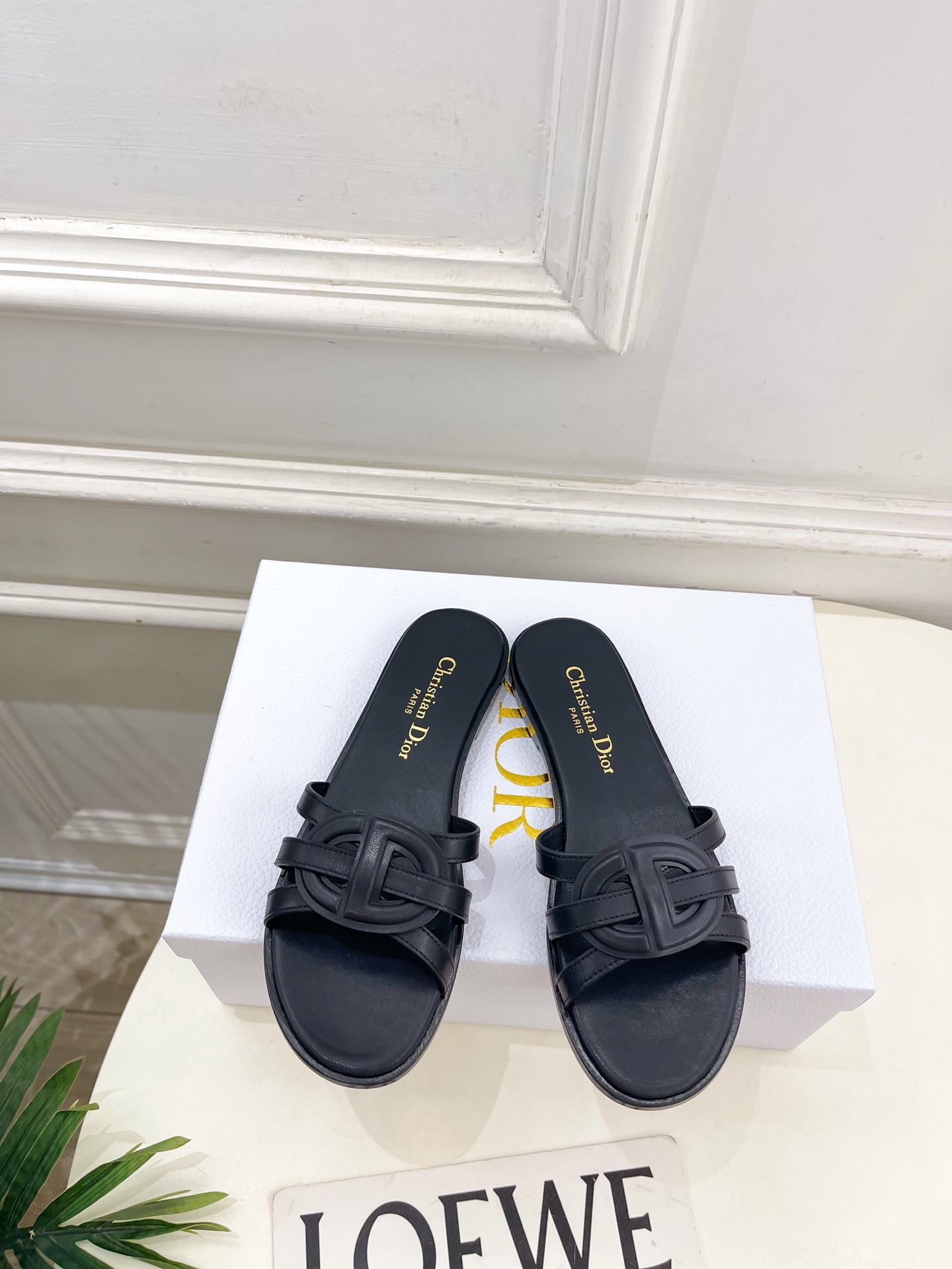 Dior | 迪奥 26𝐬𝐬 🧡💚2026春夏新品 顶级版本⚠️专柜主打新款 经典CD镂空交叉带平底 粗