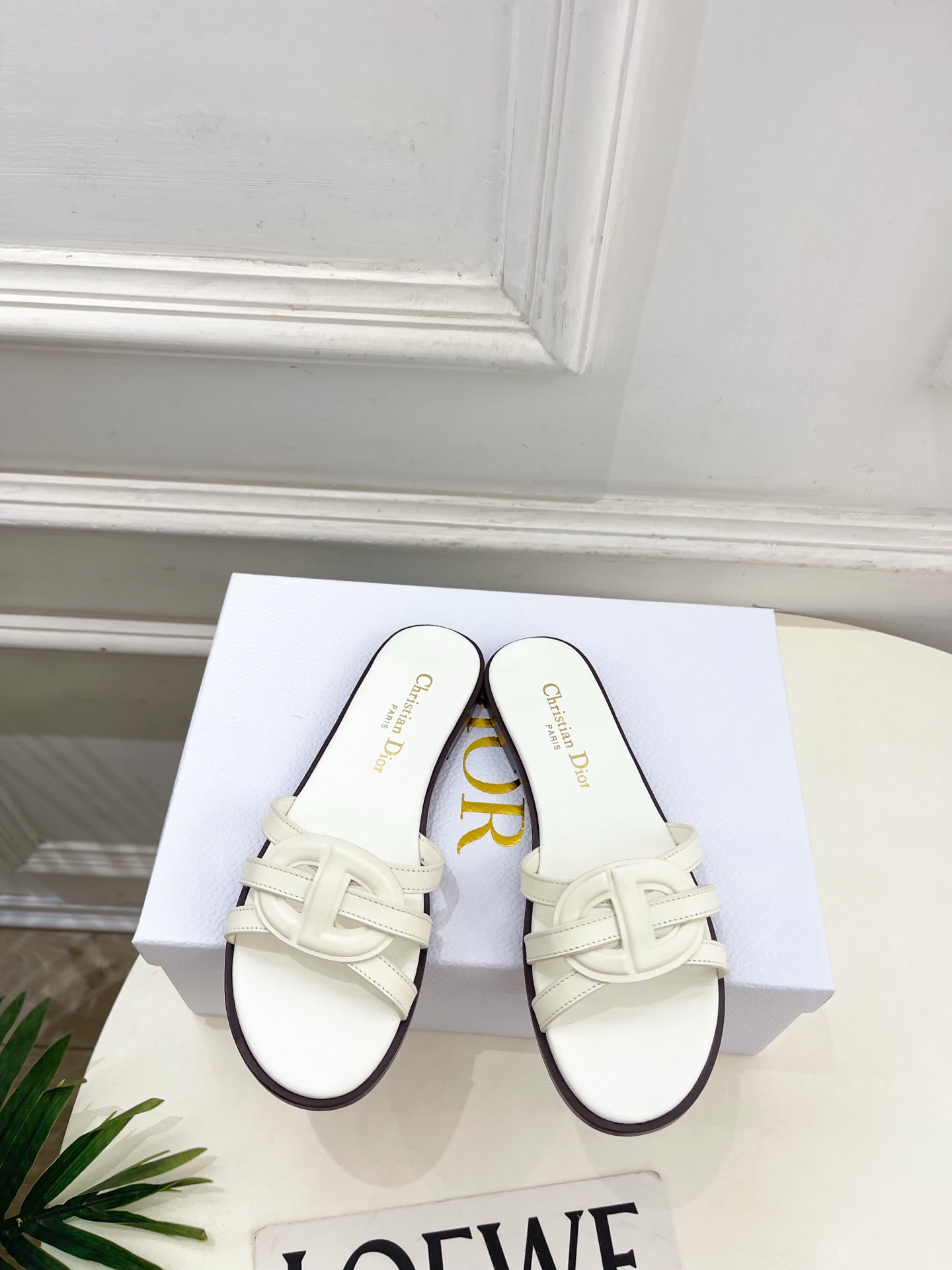 Dior | 迪奥 26𝐬𝐬 🧡💚2026春夏新品 顶级版本⚠️专柜主打新款 经典CD镂空交叉带平底 粗