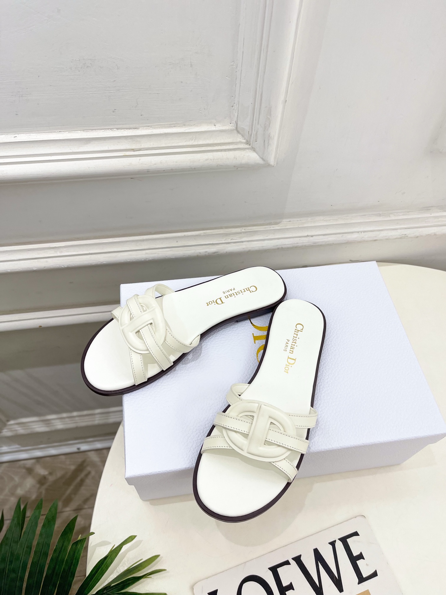 Dior | 迪奥 26𝐬𝐬 🧡💚2026春夏新品 顶级版本⚠️专柜主打新款 经典CD镂空交叉带平底 粗