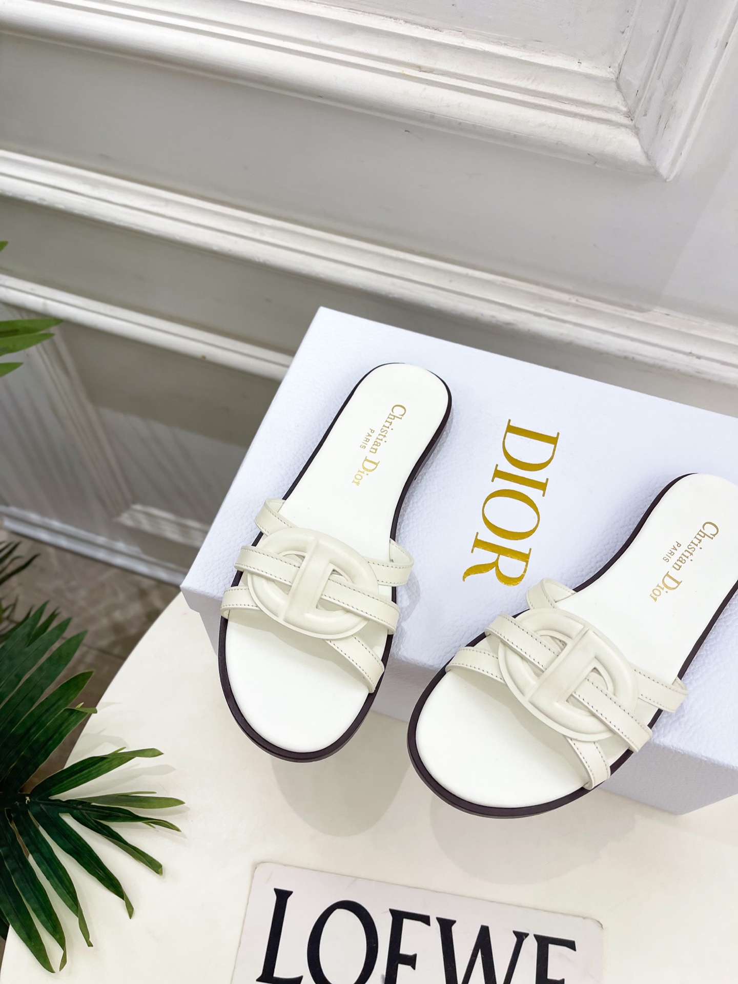 Dior | 迪奥 26𝐬𝐬 🧡💚2026春夏新品 顶级版本⚠️专柜主打新款 经典CD镂空交叉带平底 粗
