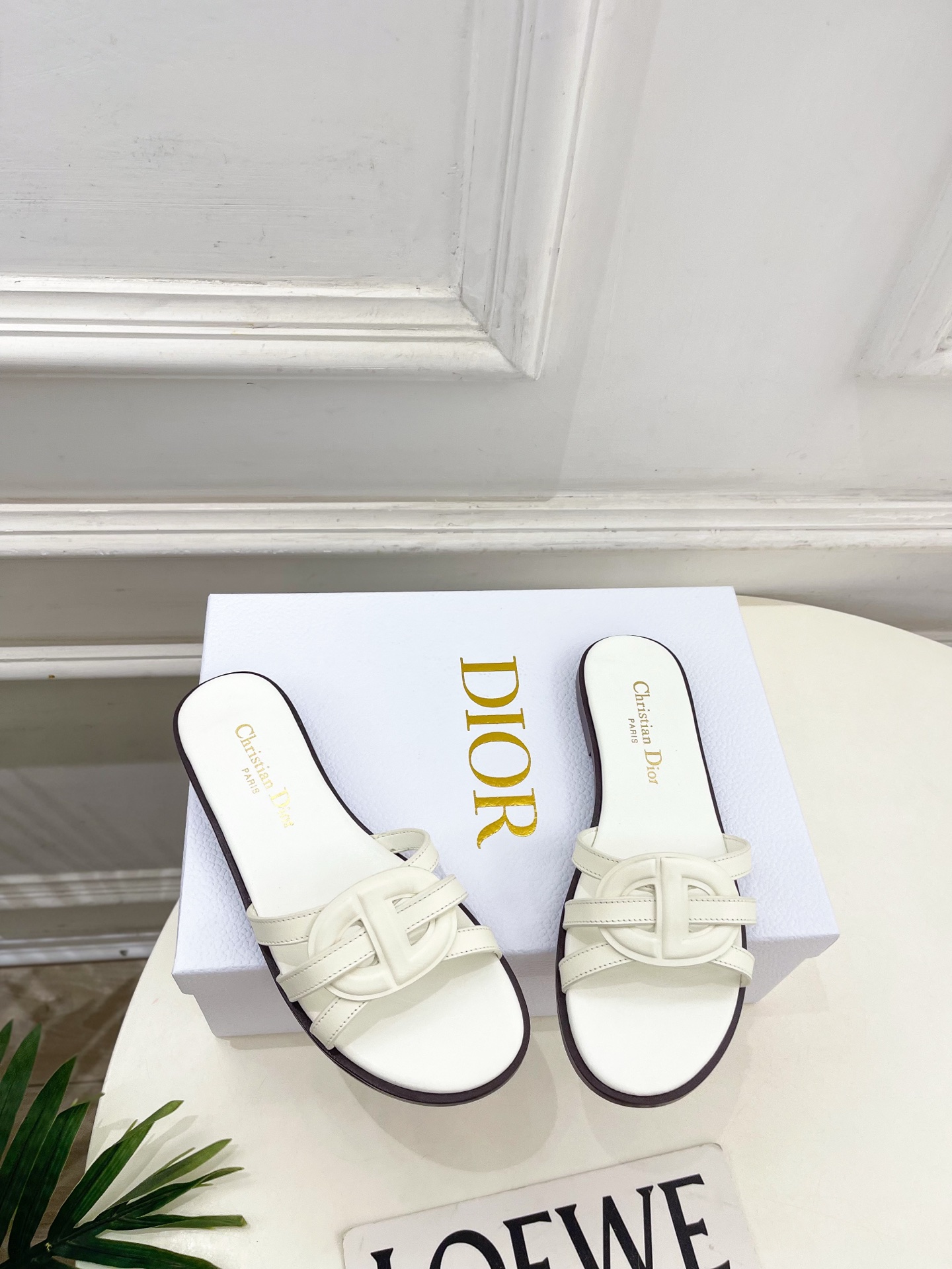 Dior | 迪奥 26𝐬𝐬 🧡💚2026春夏新品 顶级版本⚠️专柜主打新款 经典CD镂空交叉带平底 粗