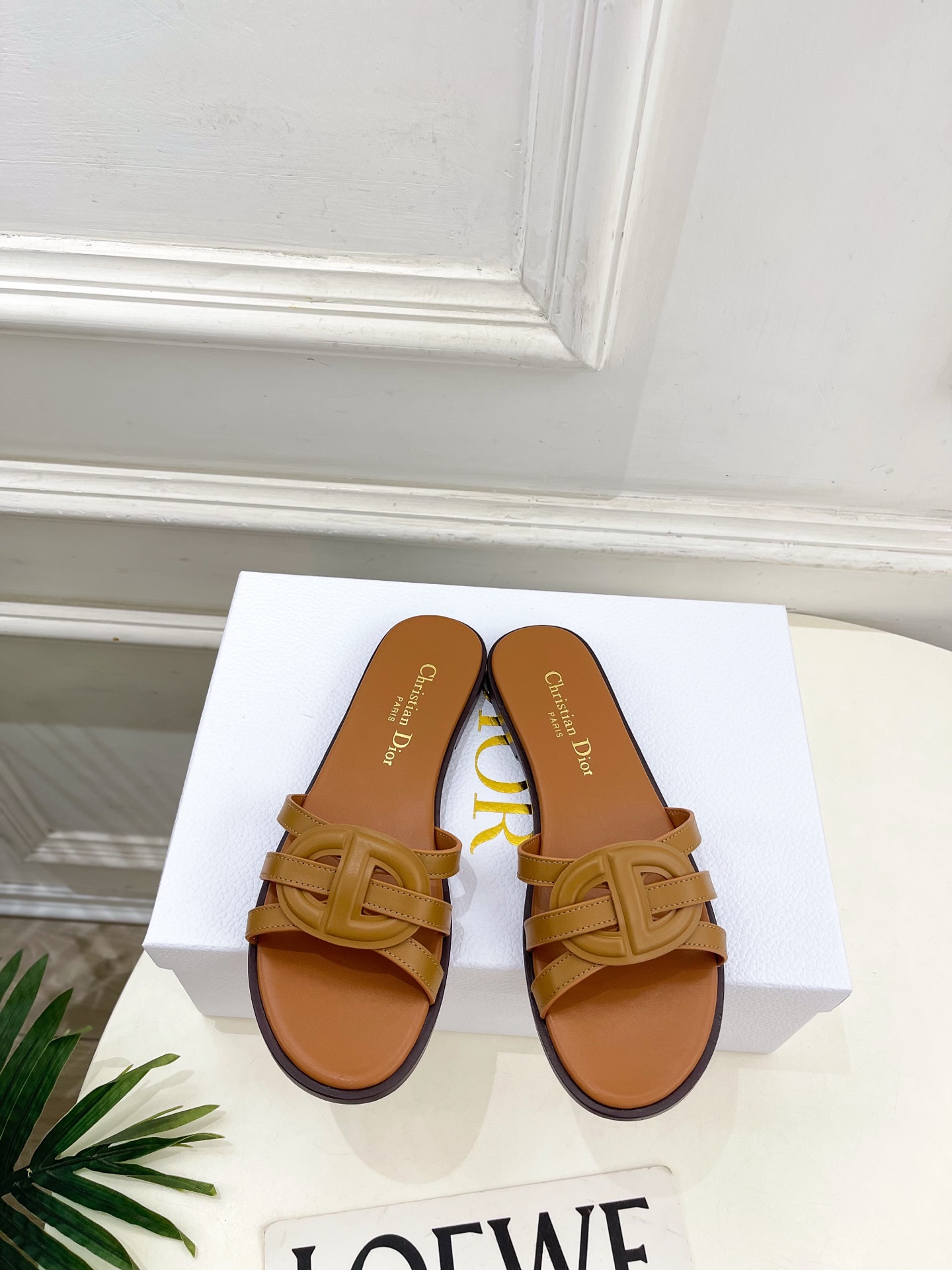 Dior | 迪奥 26𝐬𝐬 🧡💚2026春夏新品 顶级版本⚠️专柜主打新款 经典CD镂空交叉带平底 粗