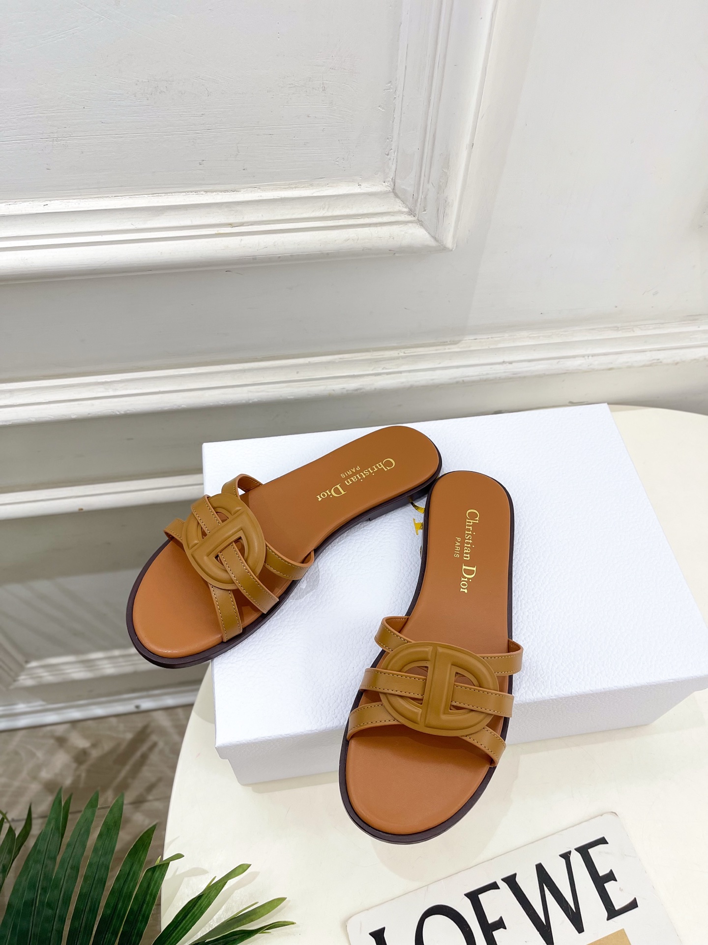 Dior | 迪奥 26𝐬𝐬 🧡💚2026春夏新品 顶级版本⚠️专柜主打新款 经典CD镂空交叉带平底 粗