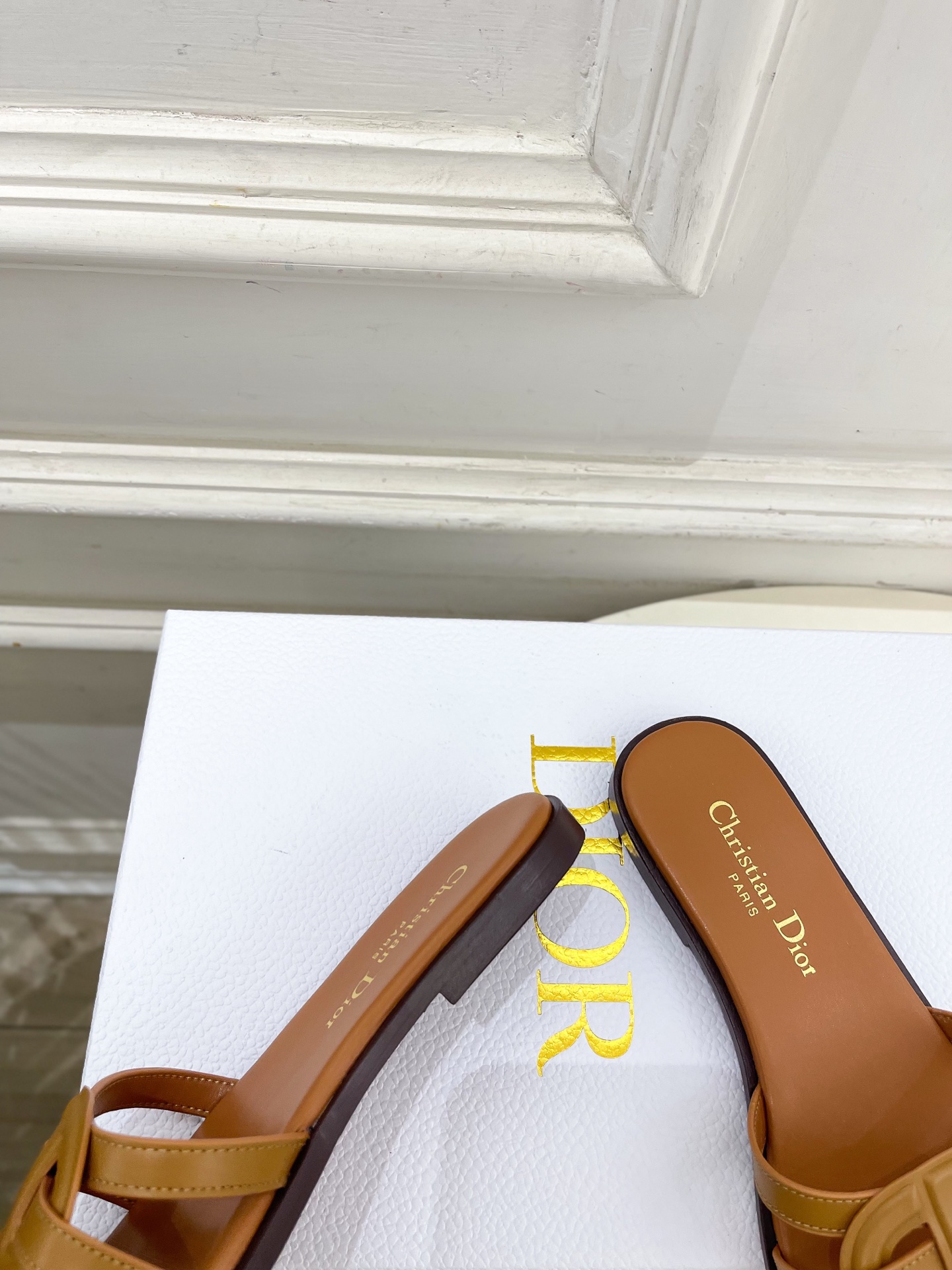 Dior | 迪奥 26𝐬𝐬 🧡💚2026春夏新品 顶级版本⚠️专柜主打新款 经典CD镂空交叉带平底 粗