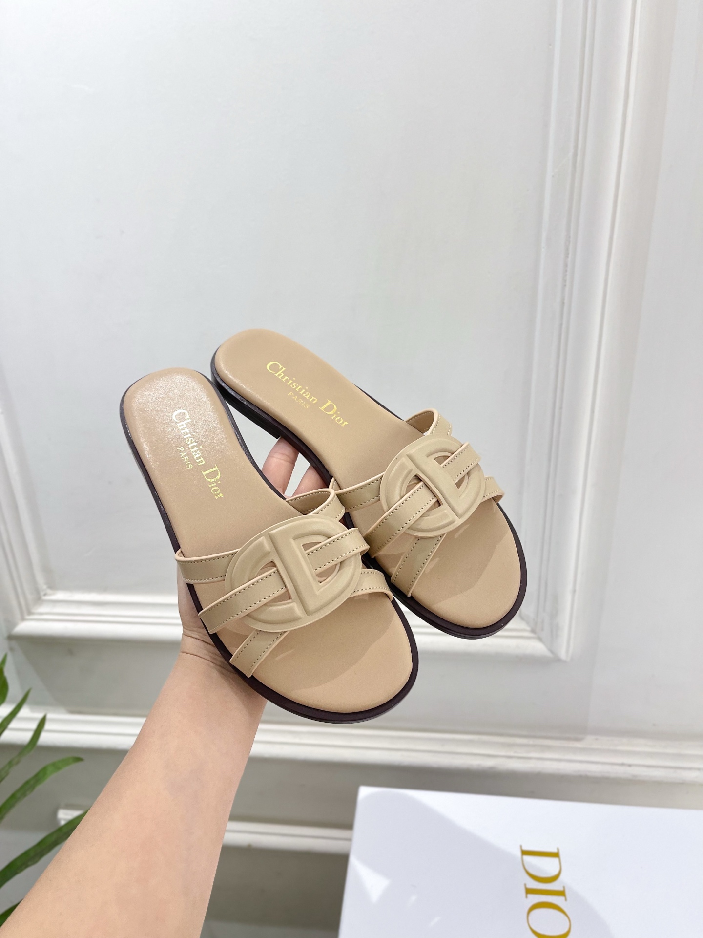 Dior | 迪奥 26𝐬𝐬 🧡💚2026春夏新品 顶级版本⚠️专柜主打新款 经典CD镂空交叉带平底 粗