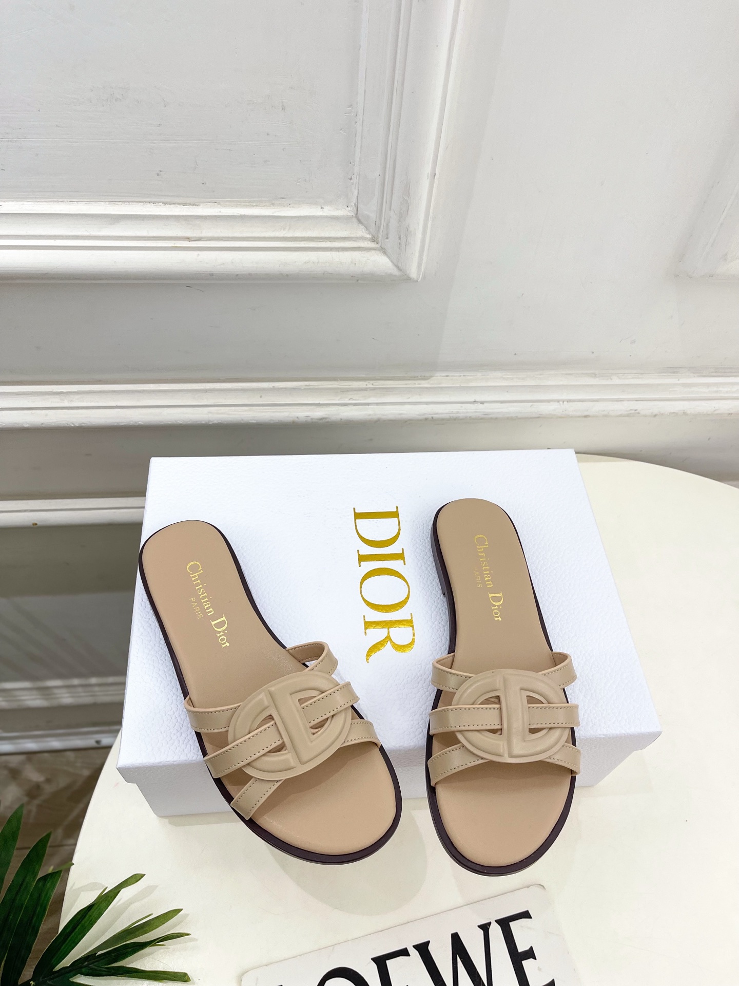 Dior | 迪奥 26𝐬𝐬 🧡💚2026春夏新品 顶级版本⚠️专柜主打新款 经典CD镂空交叉带平底 粗