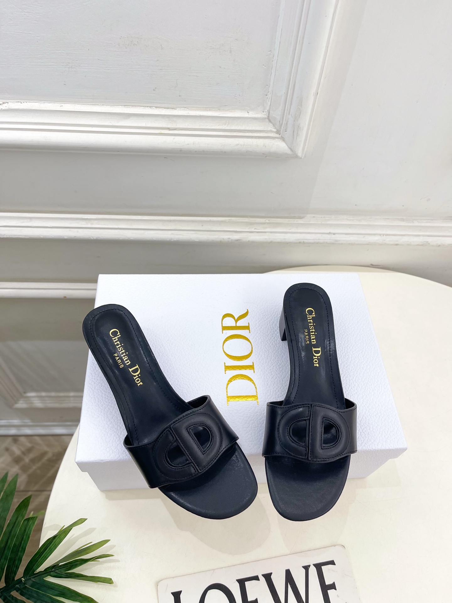 Dior | 迪奥 26𝐬𝐬 🧡💚2026春夏新品 顶级版本⚠️专柜主打新款CD镂空平底 粗跟拖鞋 硬货