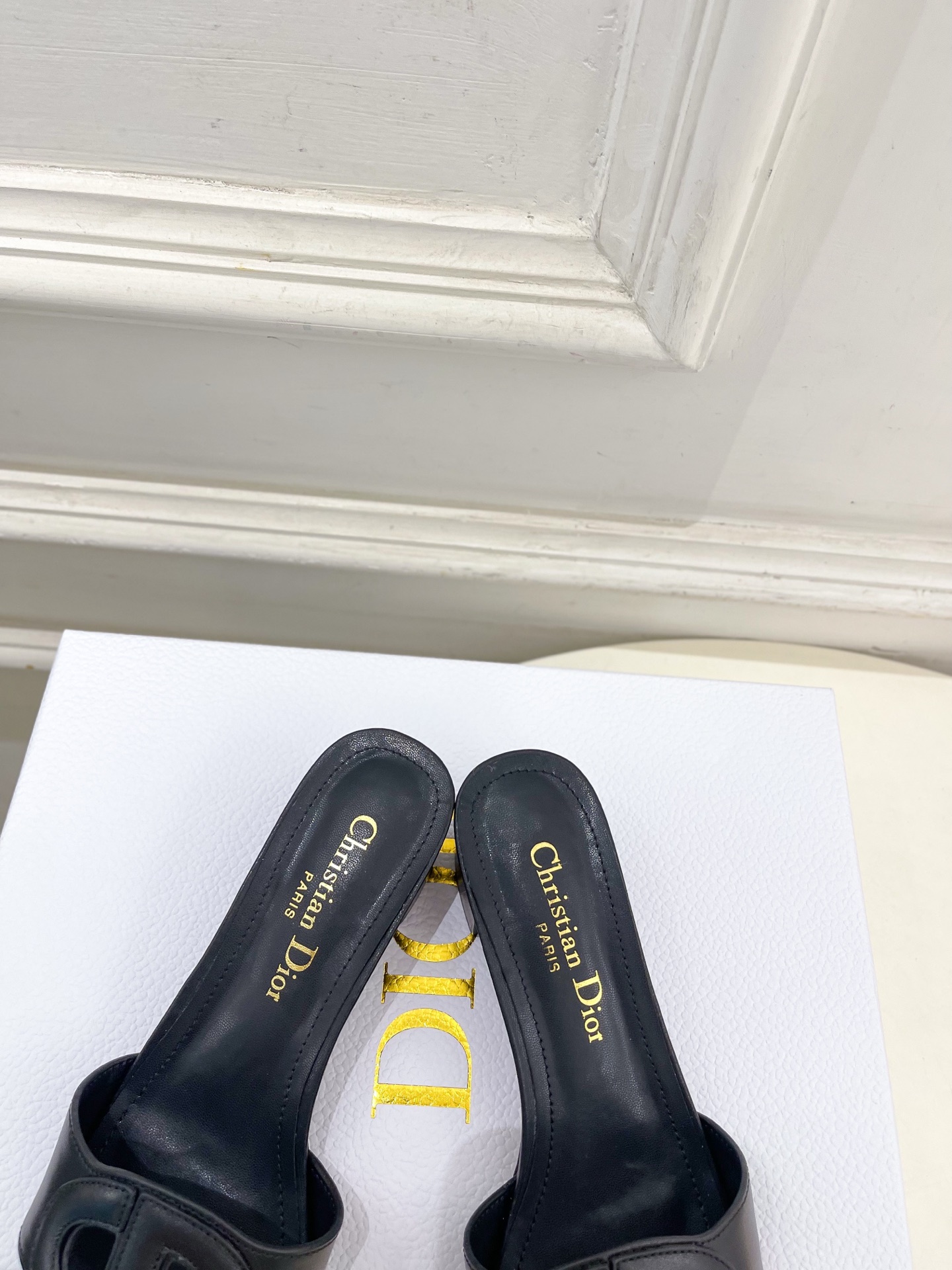 Dior | 迪奥 26𝐬𝐬 🧡💚2026春夏新品 顶级版本⚠️专柜主打新款CD镂空平底 粗跟拖鞋 硬货