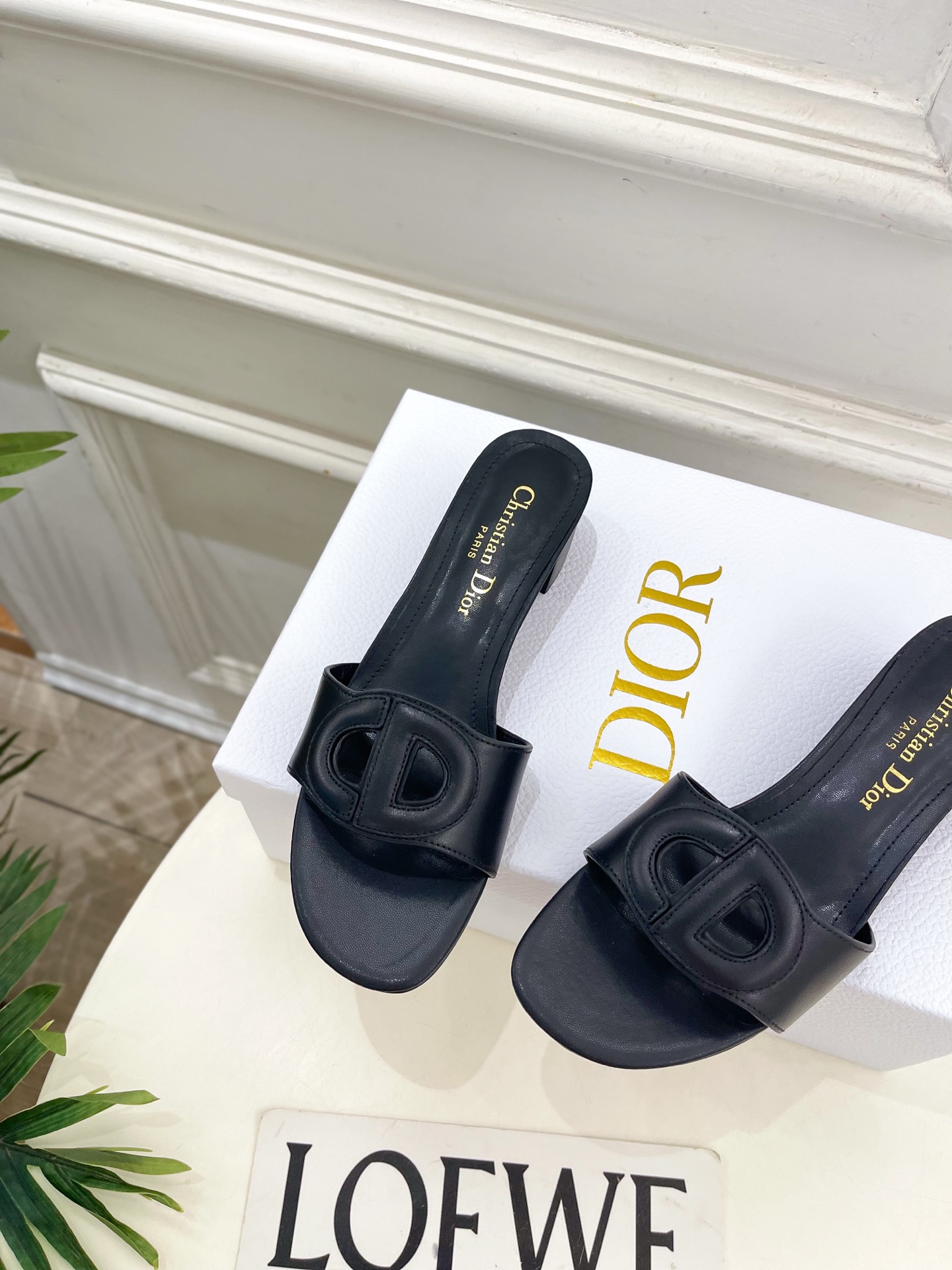 Dior | 迪奥 26𝐬𝐬 🧡💚2026春夏新品 顶级版本⚠️专柜主打新款CD镂空平底 粗跟拖鞋 硬货