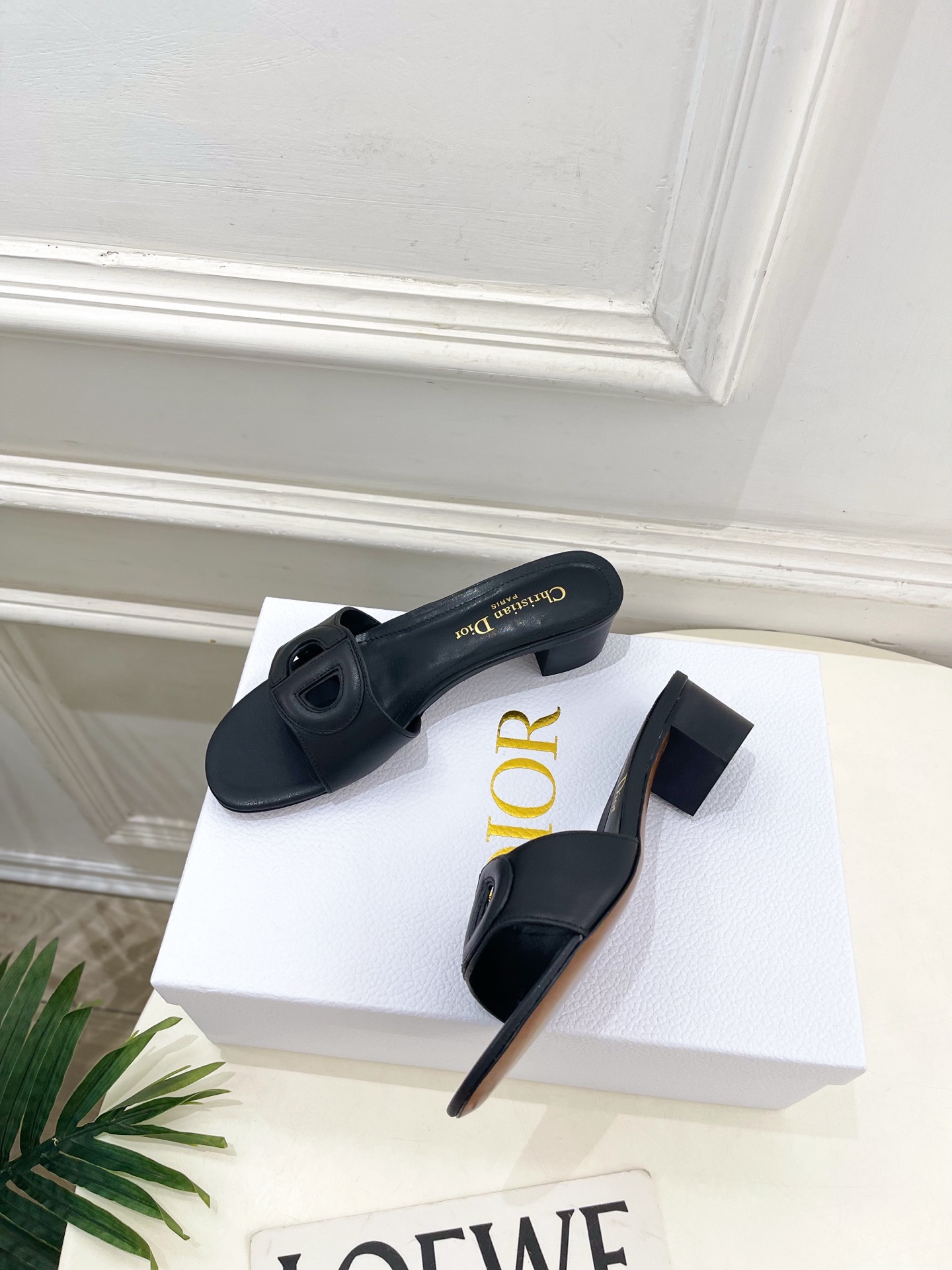 Dior | 迪奥 26𝐬𝐬 🧡💚2026春夏新品 顶级版本⚠️专柜主打新款CD镂空平底 粗跟拖鞋 硬货