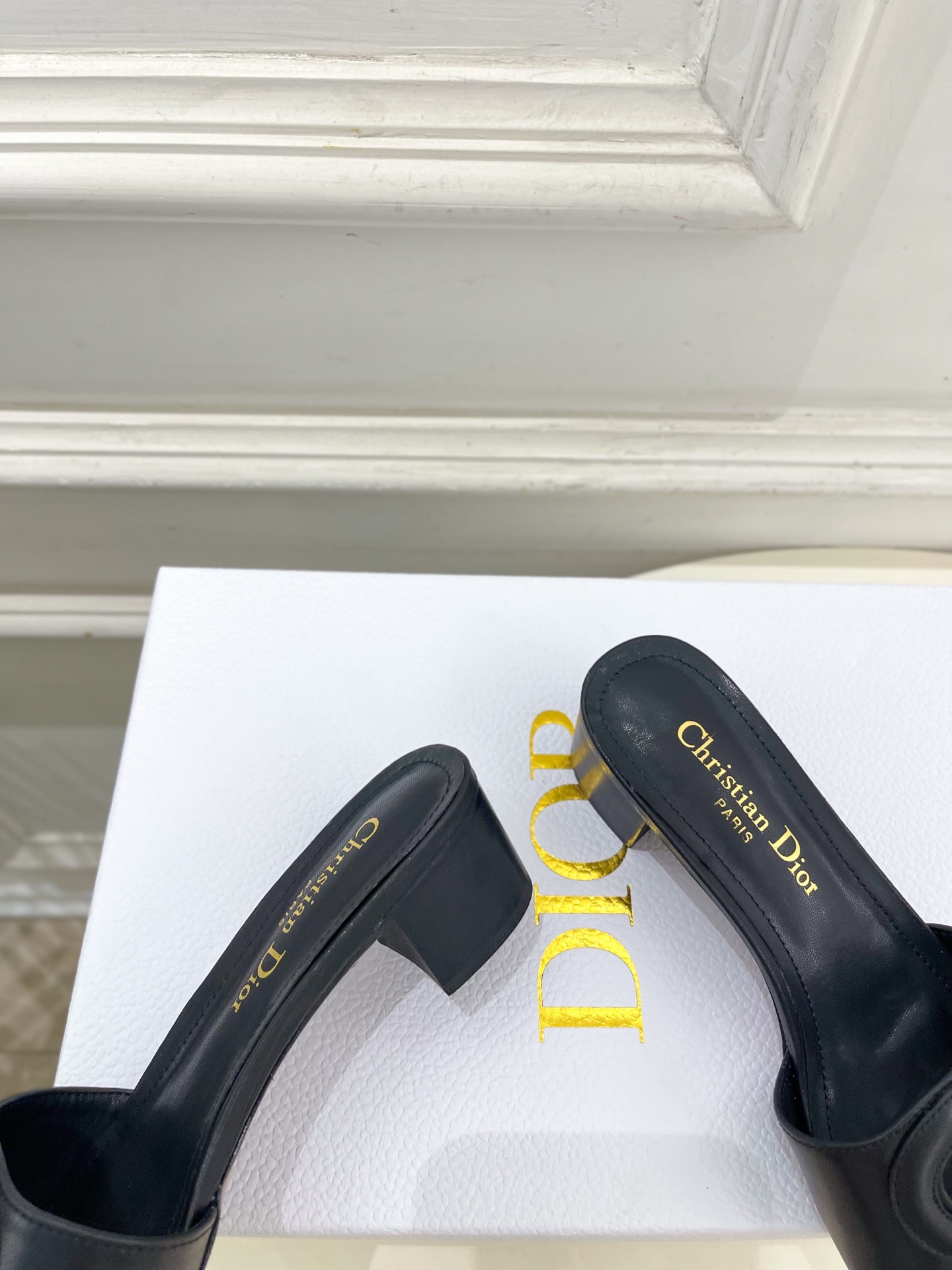 Dior | 迪奥 26𝐬𝐬 🧡💚2026春夏新品 顶级版本⚠️专柜主打新款CD镂空平底 粗跟拖鞋 硬货