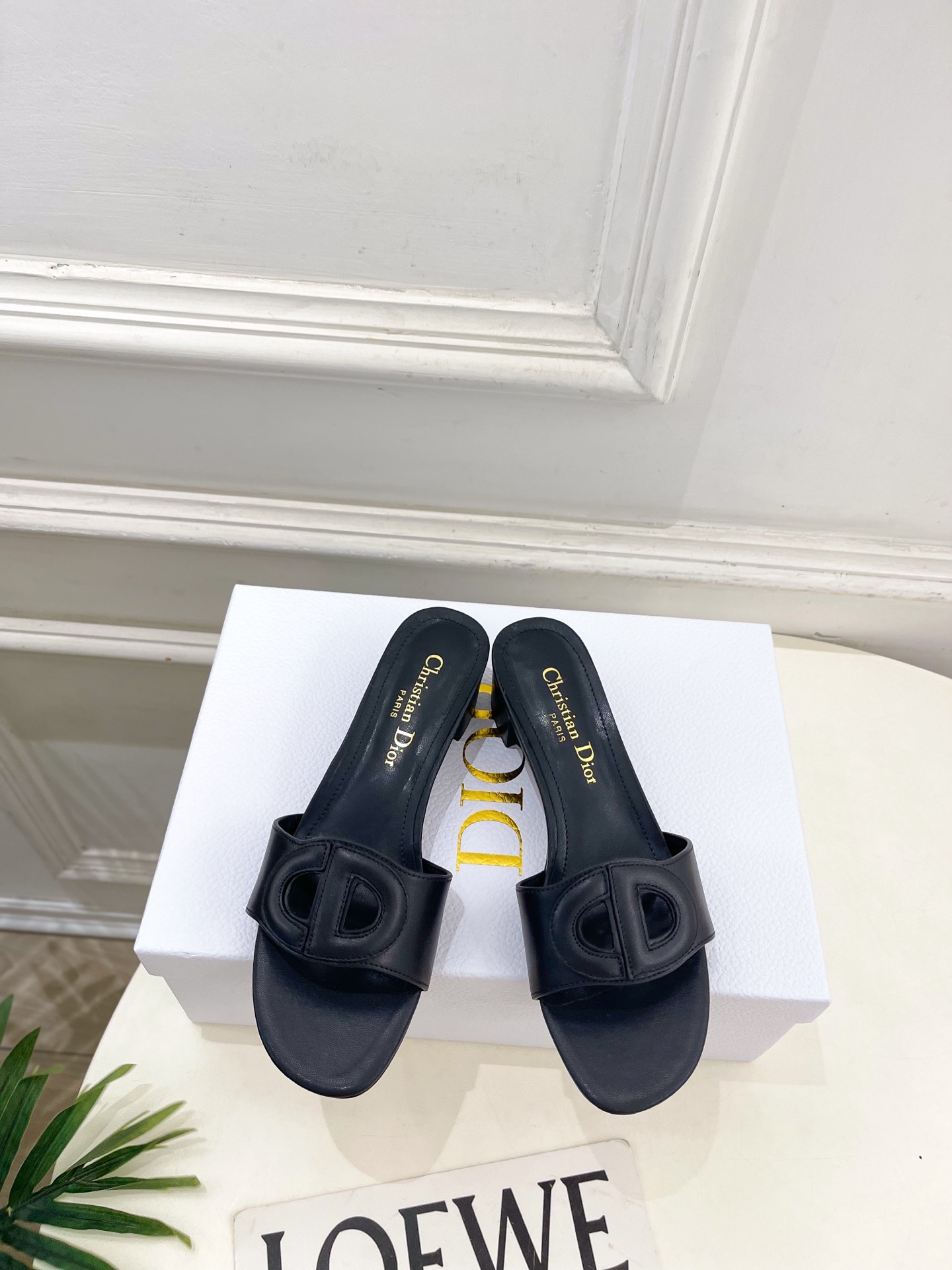 Dior | 迪奥 26𝐬𝐬 🧡💚2026春夏新品 顶级版本⚠️专柜主打新款CD镂空平底 粗跟拖鞋 硬货