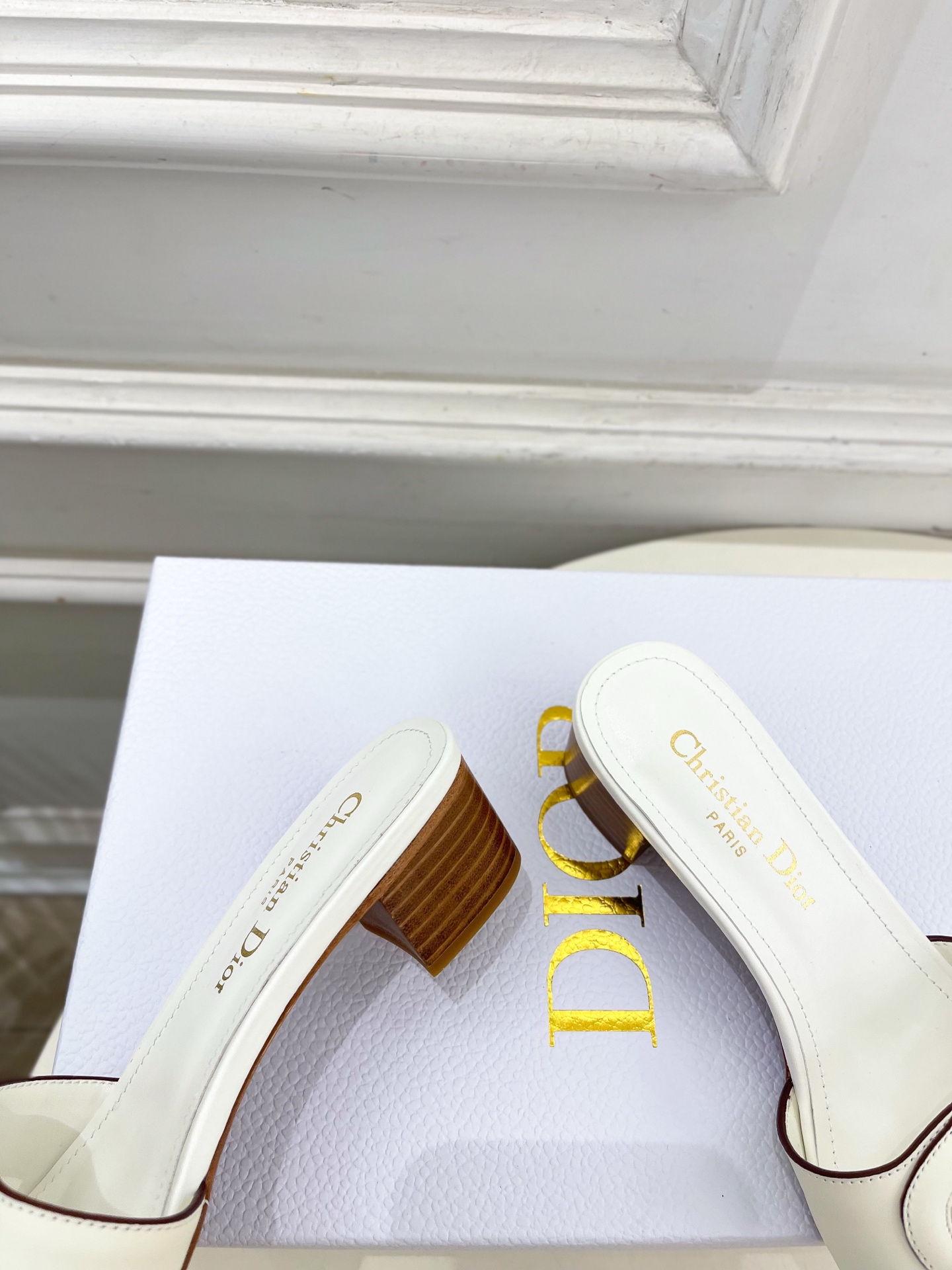 Dior | 迪奥 26𝐬𝐬 🧡💚2026春夏新品 顶级版本⚠️专柜主打新款CD镂空平底 粗跟拖鞋 硬货