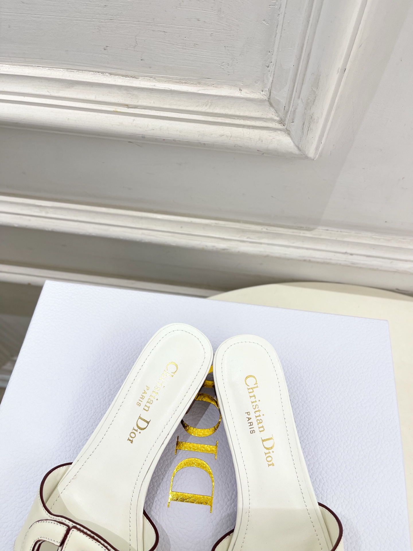 Dior | 迪奥 26𝐬𝐬 🧡💚2026春夏新品 顶级版本⚠️专柜主打新款CD镂空平底 粗跟拖鞋 硬货