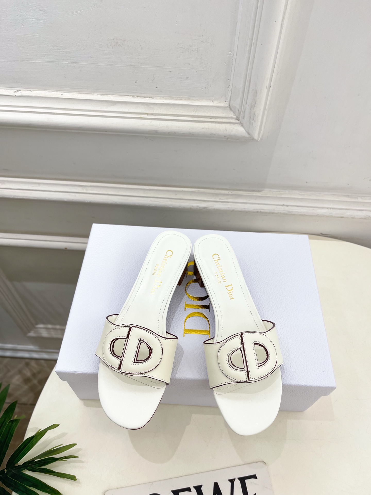 Dior | 迪奥 26𝐬𝐬 🧡💚2026春夏新品 顶级版本⚠️专柜主打新款CD镂空平底 粗跟拖鞋 硬货