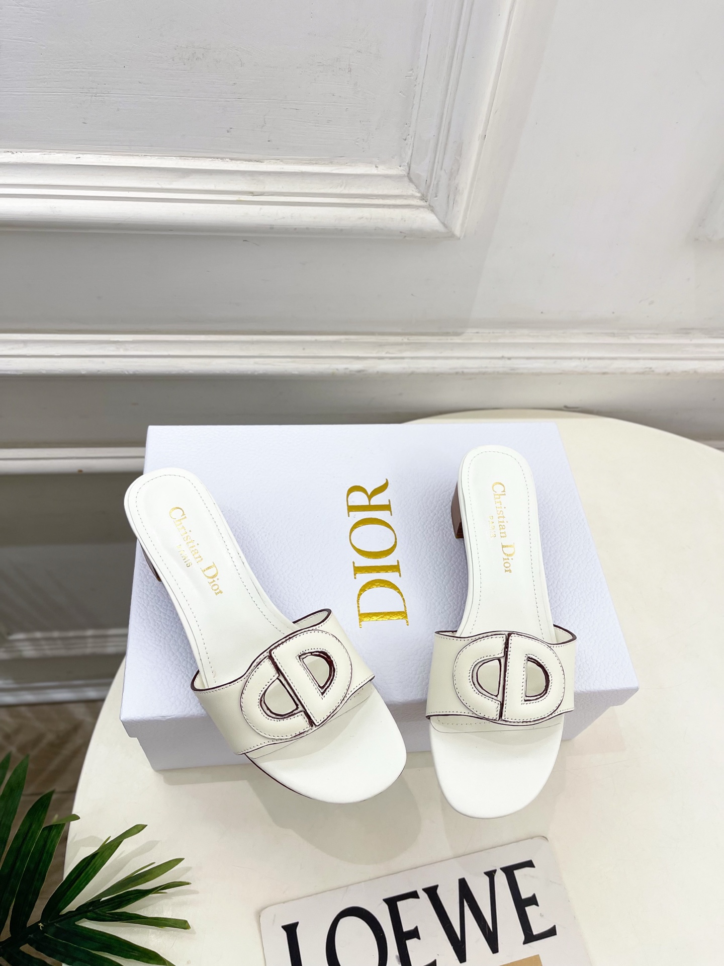 Dior | 迪奥 26𝐬𝐬 🧡💚2026春夏新品 顶级版本⚠️专柜主打新款CD镂空平底 粗跟拖鞋 硬货