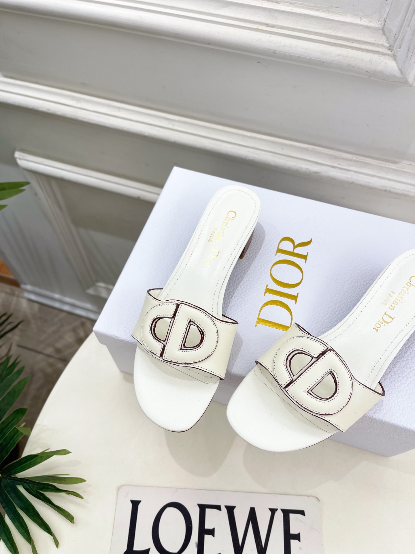 Dior | 迪奥 26𝐬𝐬 🧡💚2026春夏新品 顶级版本⚠️专柜主打新款CD镂空平底 粗跟拖鞋 硬货