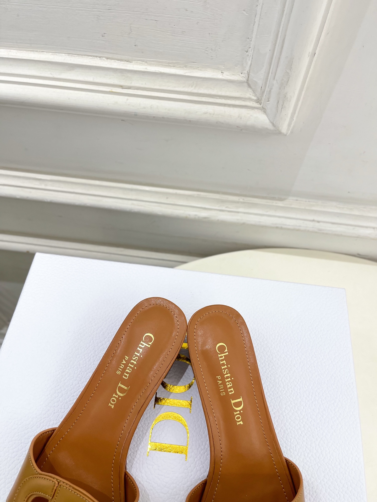 Dior | 迪奥 26𝐬𝐬 🧡💚2026春夏新品 顶级版本⚠️专柜主打新款CD镂空平底 粗跟拖鞋 硬货