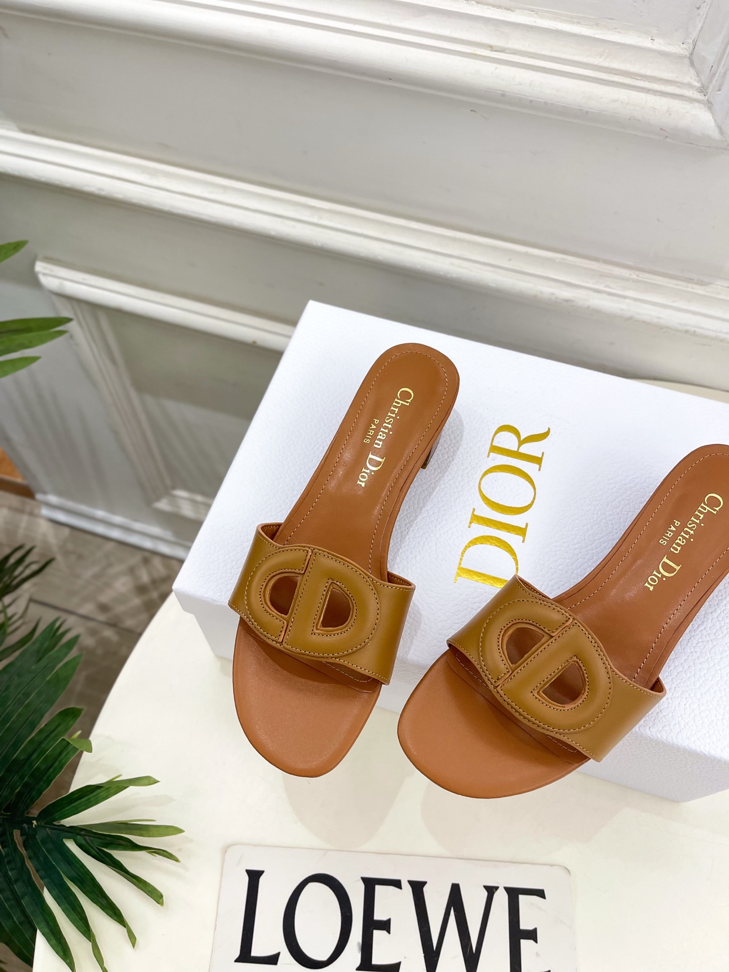 Dior | 迪奥 26𝐬𝐬 🧡💚2026春夏新品 顶级版本⚠️专柜主打新款CD镂空平底 粗跟拖鞋 硬货