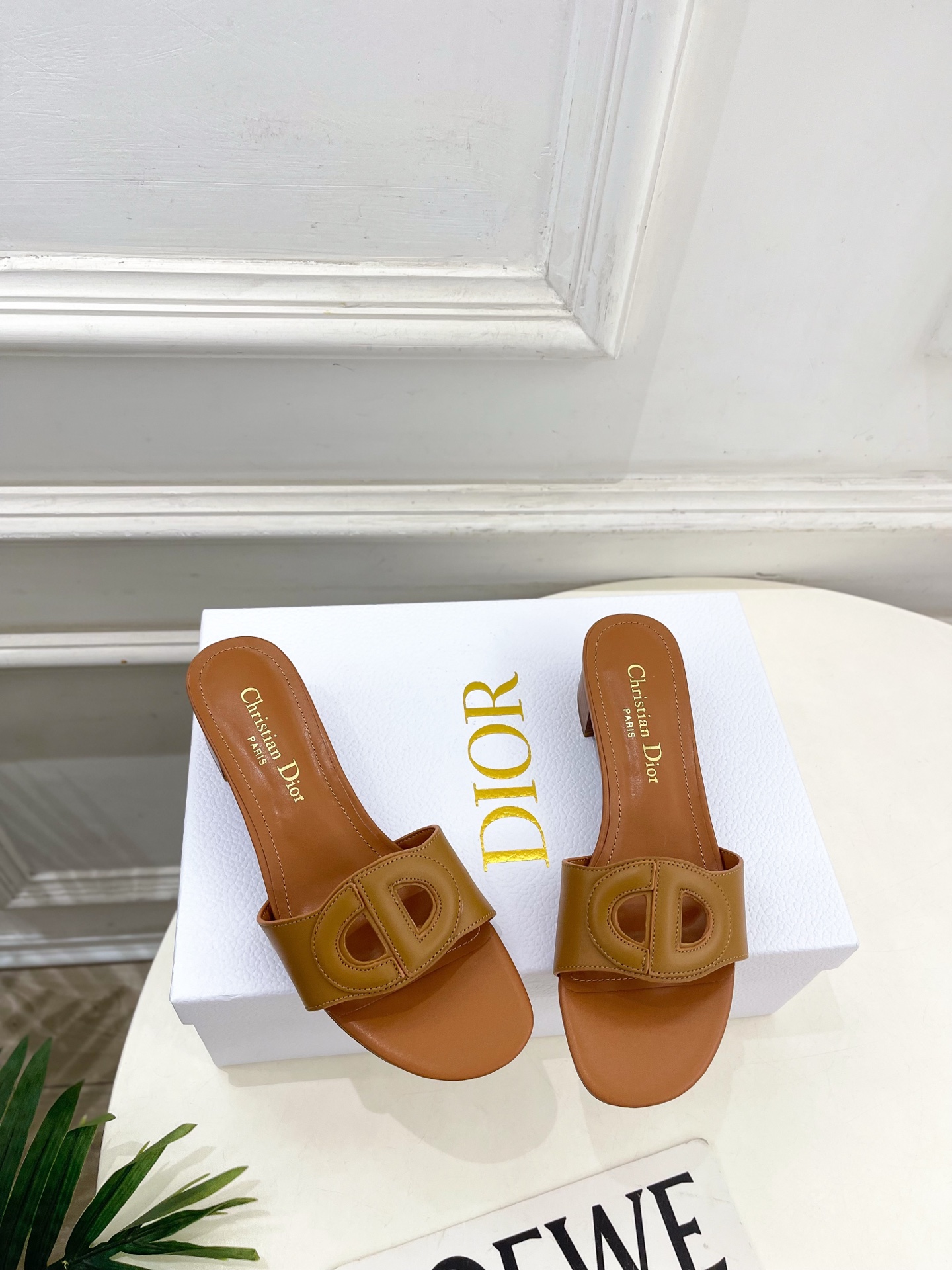 Dior | 迪奥 26𝐬𝐬 🧡💚2026春夏新品 顶级版本⚠️专柜主打新款CD镂空平底 粗跟拖鞋 硬货