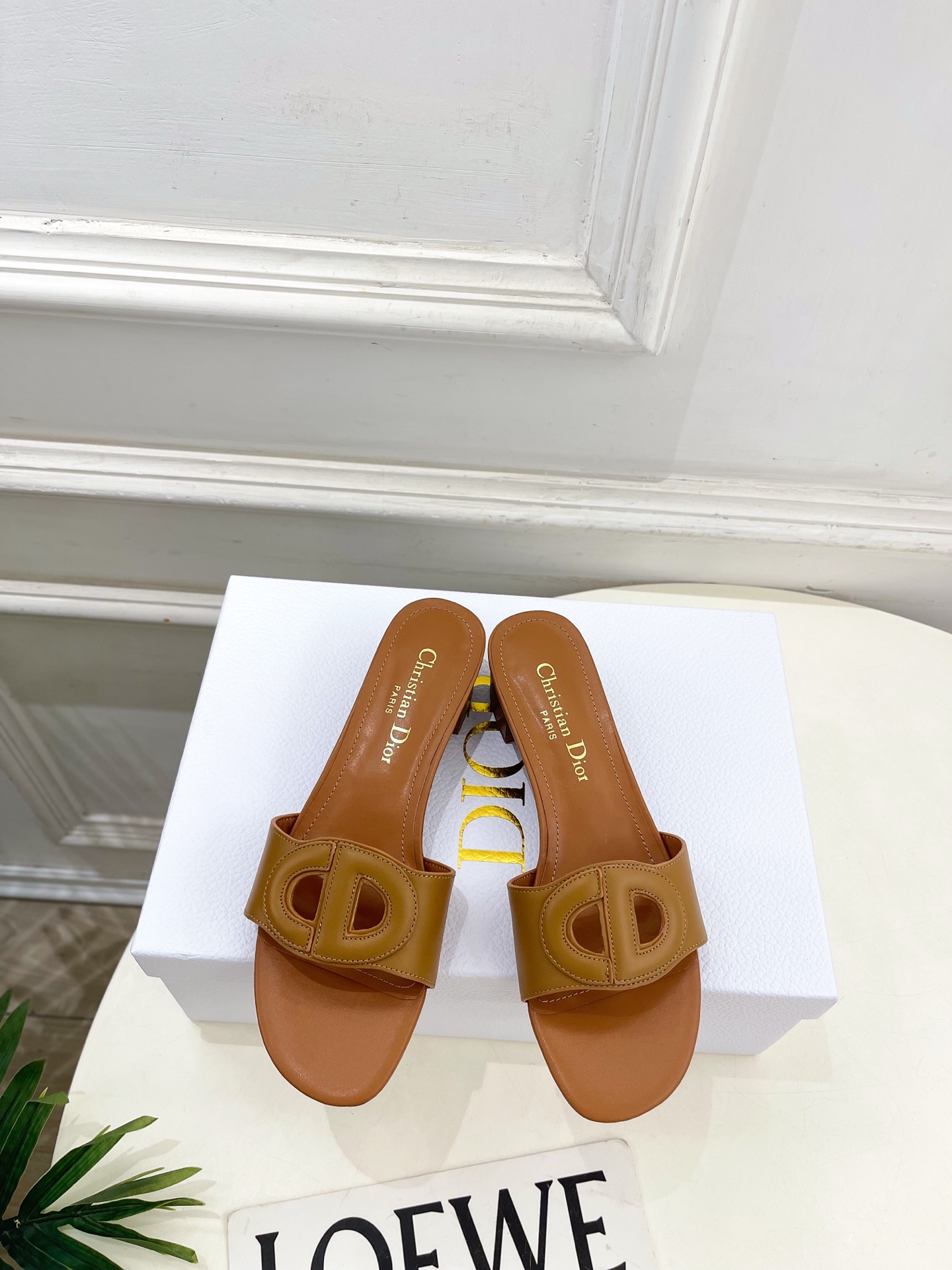 Dior | 迪奥 26𝐬𝐬 🧡💚2026春夏新品 顶级版本⚠️专柜主打新款CD镂空平底 粗跟拖鞋 硬货