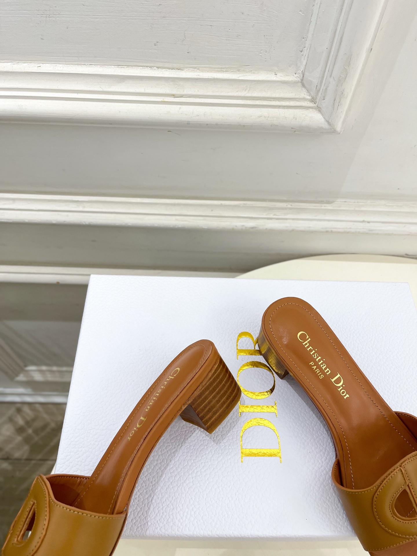Dior | 迪奥 26𝐬𝐬 🧡💚2026春夏新品 顶级版本⚠️专柜主打新款CD镂空平底 粗跟拖鞋 硬货