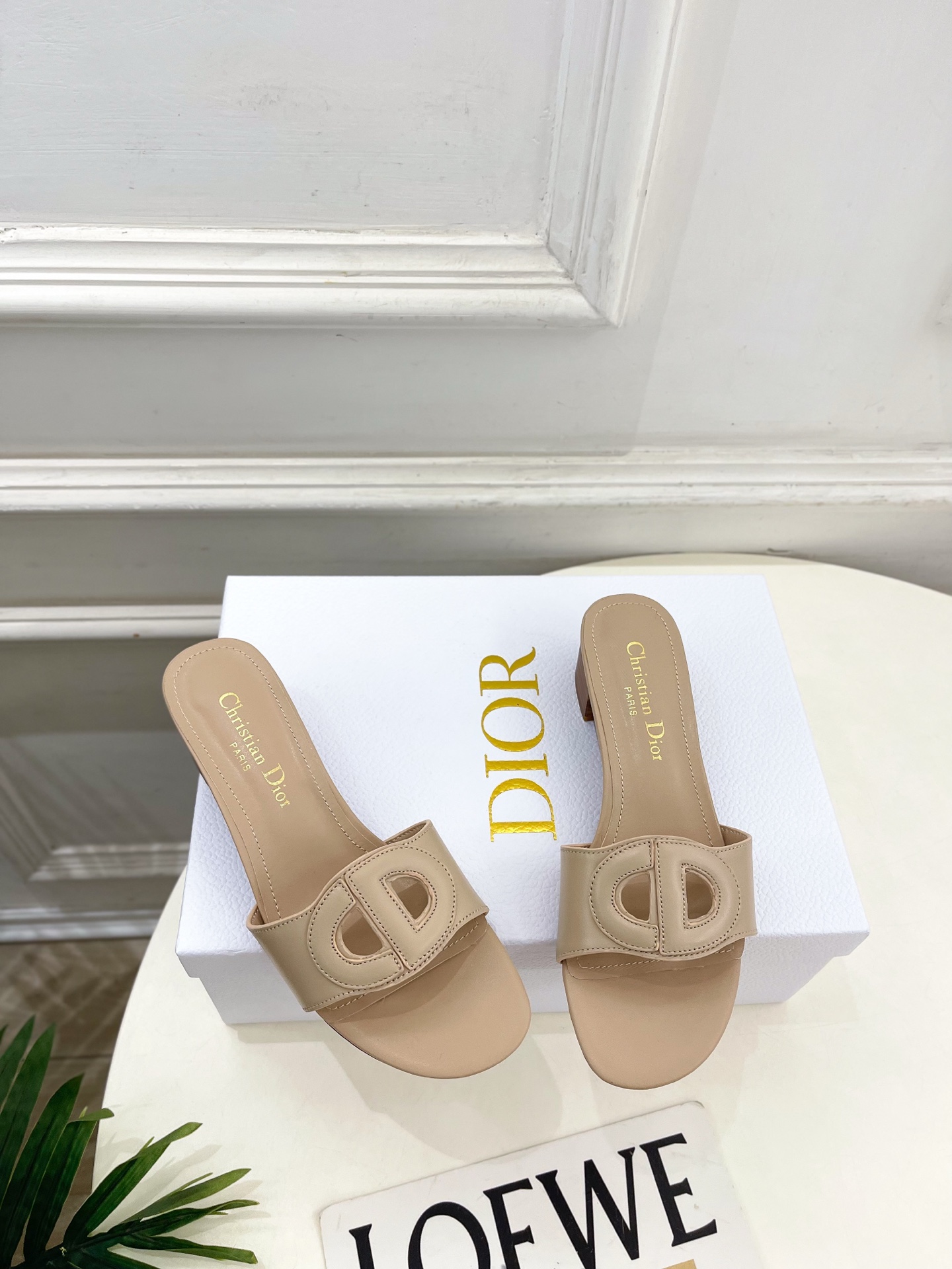 Dior | 迪奥 26𝐬𝐬 🧡💚2026春夏新品 顶级版本⚠️专柜主打新款CD镂空平底 粗跟拖鞋 硬货