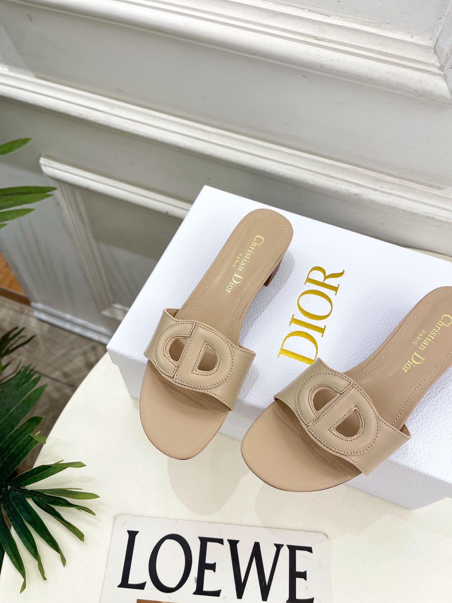 Dior | 迪奥 26𝐬𝐬 🧡💚2026春夏新品 顶级版本⚠️专柜主打新款CD镂空平底 粗跟拖鞋 硬货