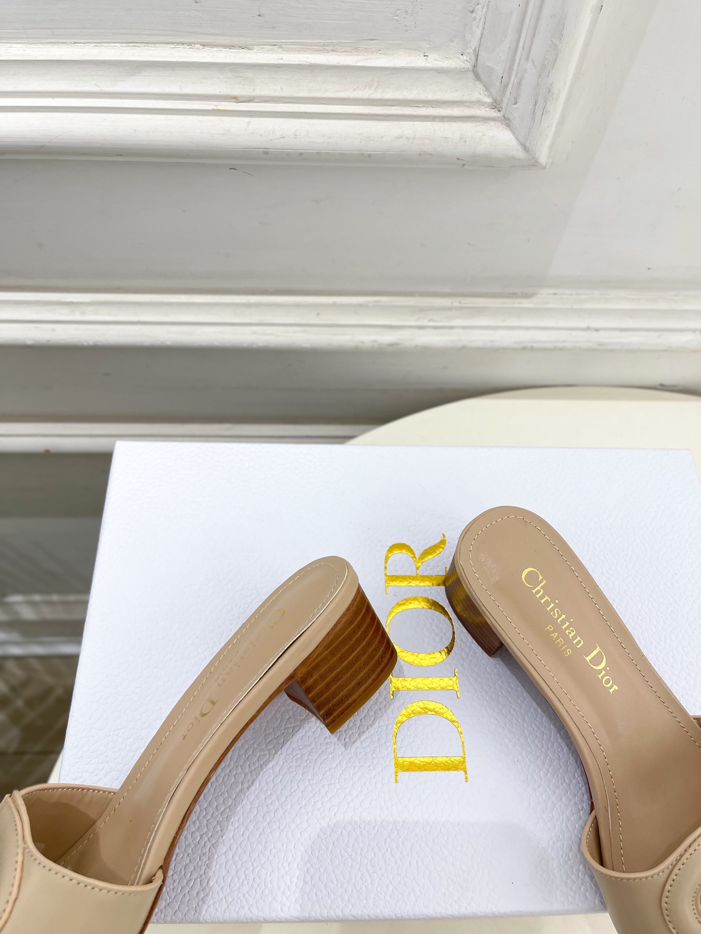 Dior | 迪奥 26𝐬𝐬 🧡💚2026春夏新品 顶级版本⚠️专柜主打新款CD镂空平底 粗跟拖鞋 硬货