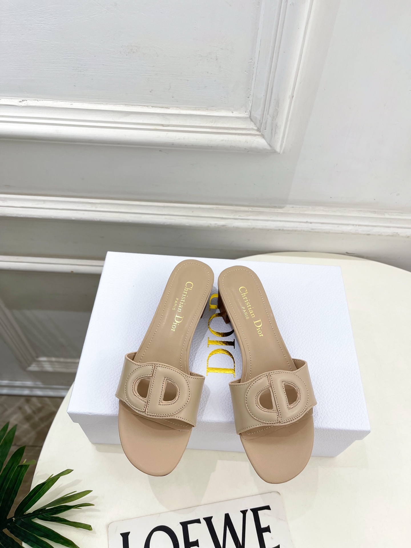 Dior | 迪奥 26𝐬𝐬 🧡💚2026春夏新品 顶级版本⚠️专柜主打新款CD镂空平底 粗跟拖鞋 硬货