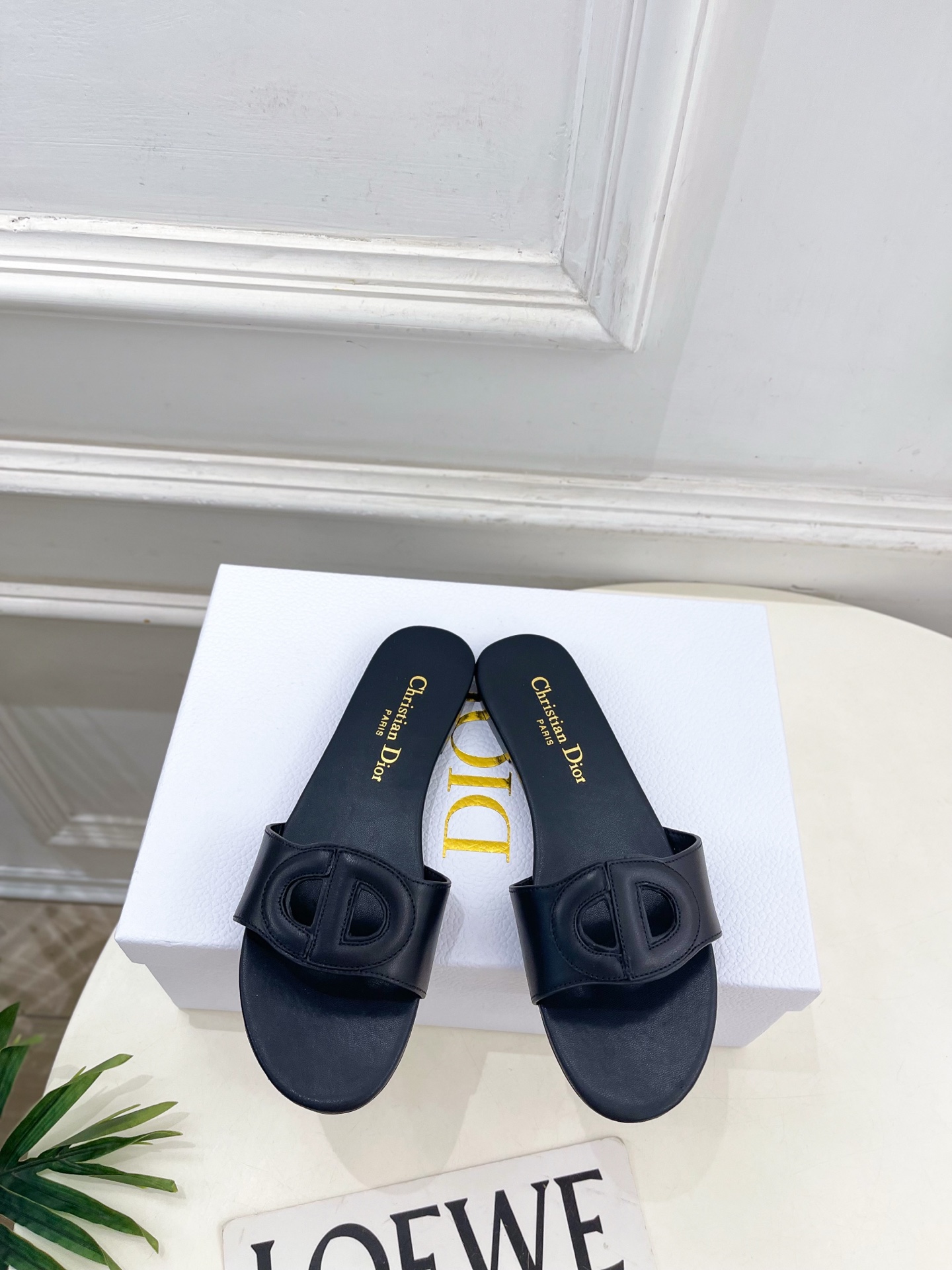Dior | 迪奥 26𝐬𝐬 🧡💚2026春夏新品 顶级版本⚠️专柜主打新款CD镂空平底 粗跟拖鞋 硬货