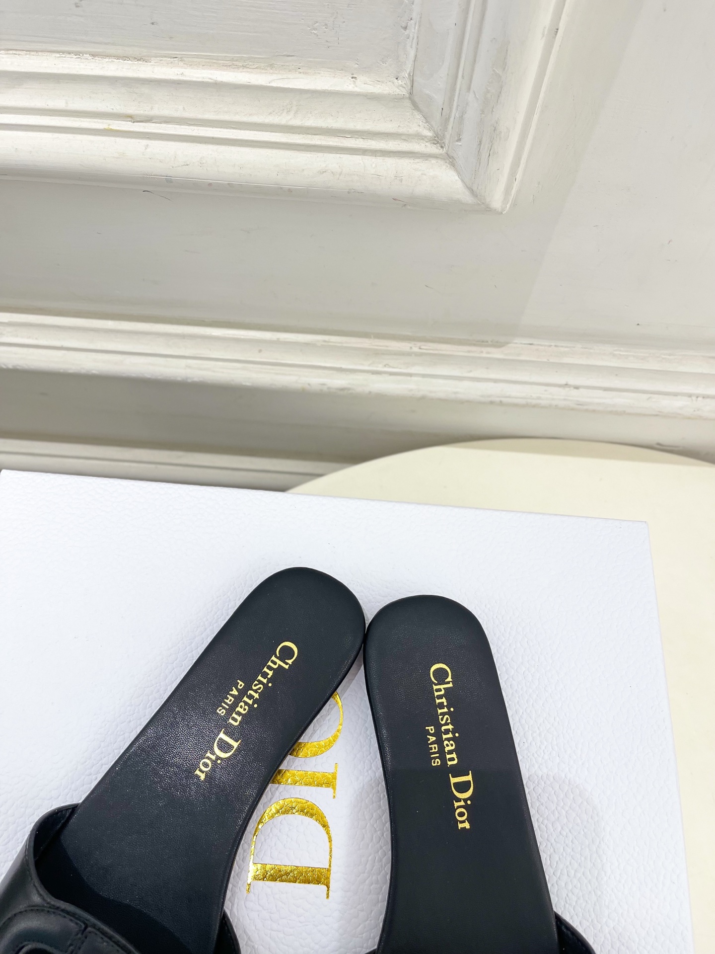 Dior | 迪奥 26𝐬𝐬 🧡💚2026春夏新品 顶级版本⚠️专柜主打新款CD镂空平底 粗跟拖鞋 硬货