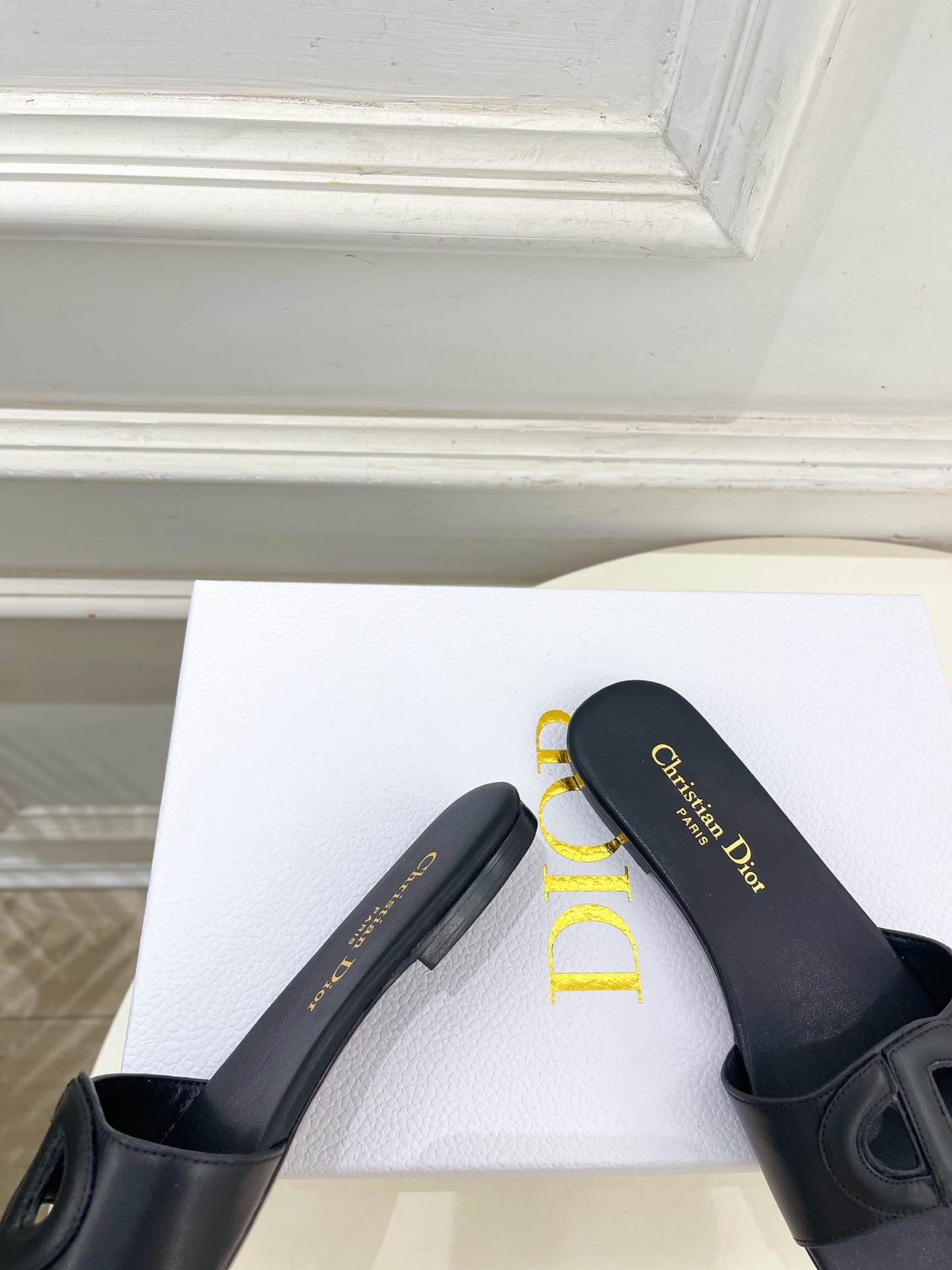 Dior | 迪奥 26𝐬𝐬 🧡💚2026春夏新品 顶级版本⚠️专柜主打新款CD镂空平底 粗跟拖鞋 硬货