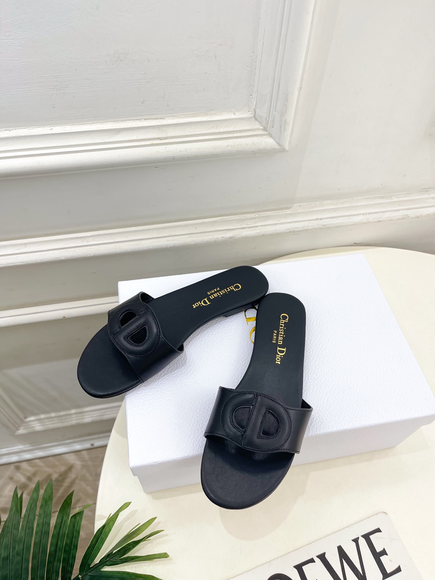 Dior | 迪奥 26𝐬𝐬 🧡💚2026春夏新品 顶级版本⚠️专柜主打新款CD镂空平底 粗跟拖鞋 硬货