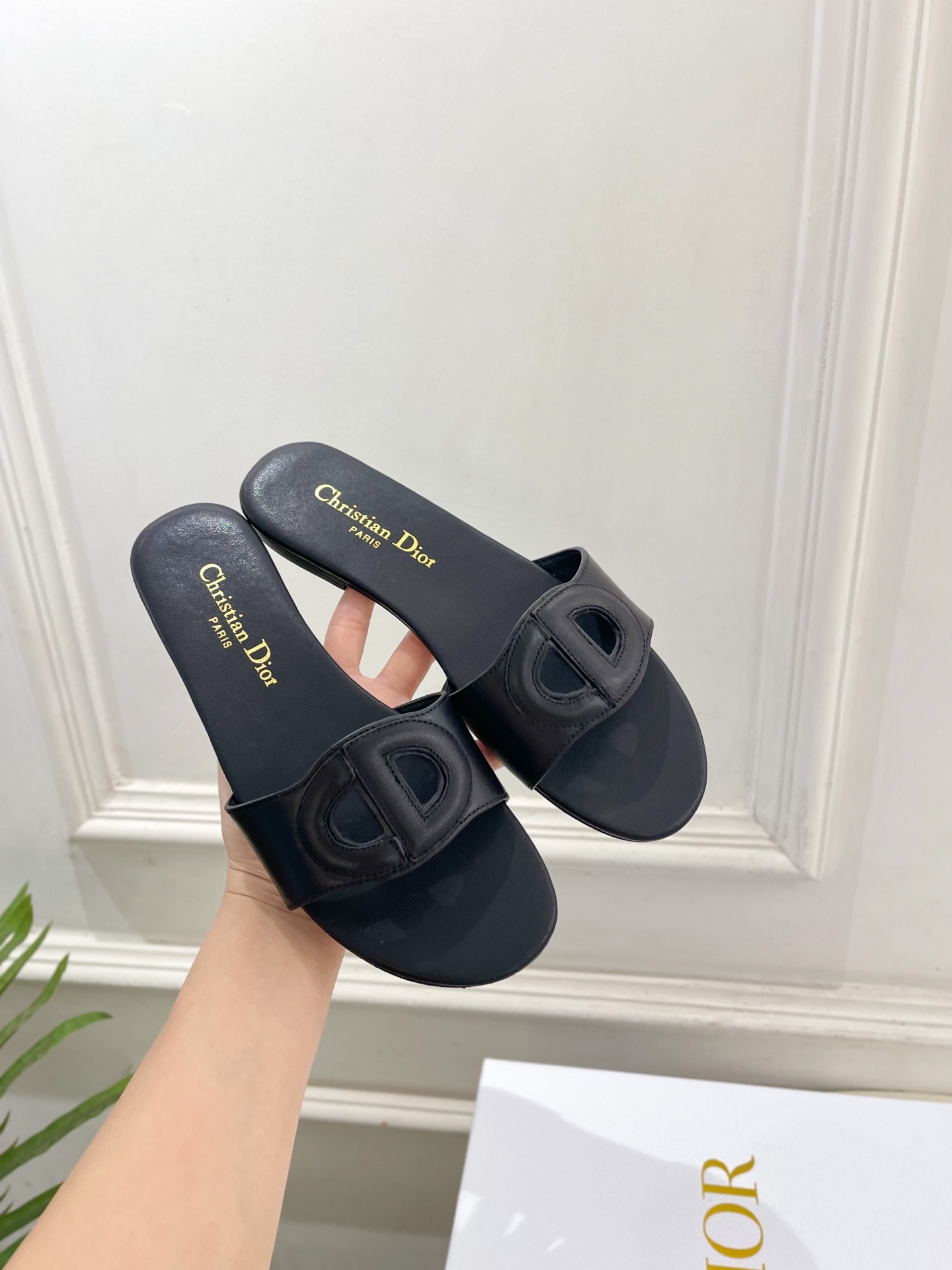 Dior | 迪奥 26𝐬𝐬 🧡💚2026春夏新品 顶级版本⚠️专柜主打新款CD镂空平底 粗跟拖鞋 硬货